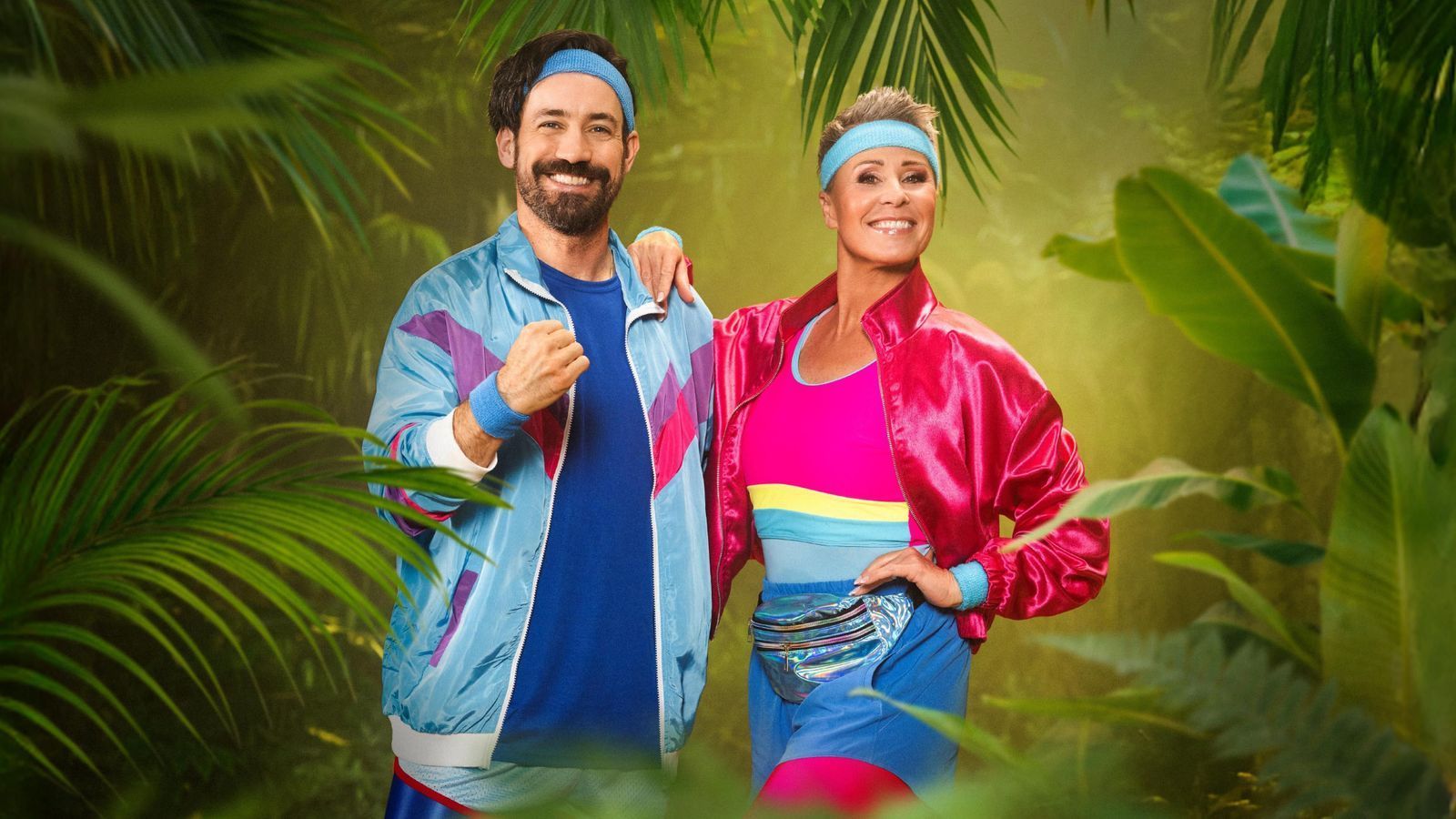 Bereit für einen Marathon? RTL kündigte für 2027 die „längste Staffel ever“ für das Dschungelcamp an. Werden Jan Köppen und Sonja Zietlow als spitzzüngige Moderatoren am Start sein? (Bild: RTL / Pascal Bünning)