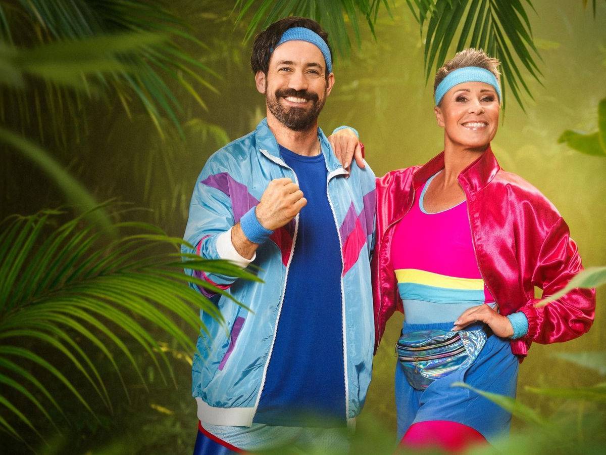 Bereit für einen Marathon? RTL kündigte für 2027 die „längste Staffel ever“ für das Dschungelcamp an. Werden Jan Köppen und Sonja Zietlow als spitzzüngige Moderatoren am Start sein? (Bild: RTL / Pascal Bünning)