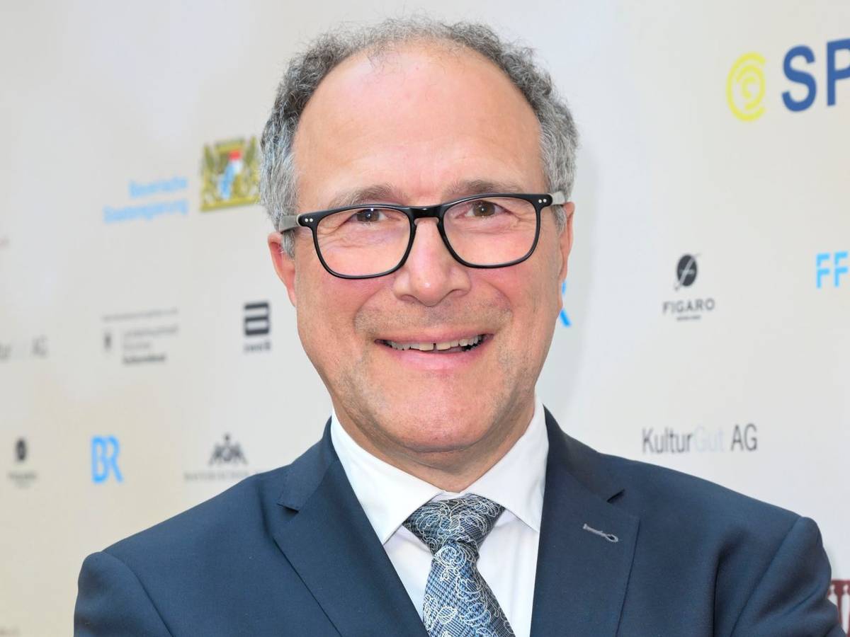 Lieber Gerichtssaal als Plenarsaal? Alexander Hold, derzeit Vizepräsident des Bayerischen Landtags, kehrt als „Richter Alexander Hold“ 2027 ins Fernsehen zurück. (Bild: 2025 Getty Images/Hannes Magerstaedt)