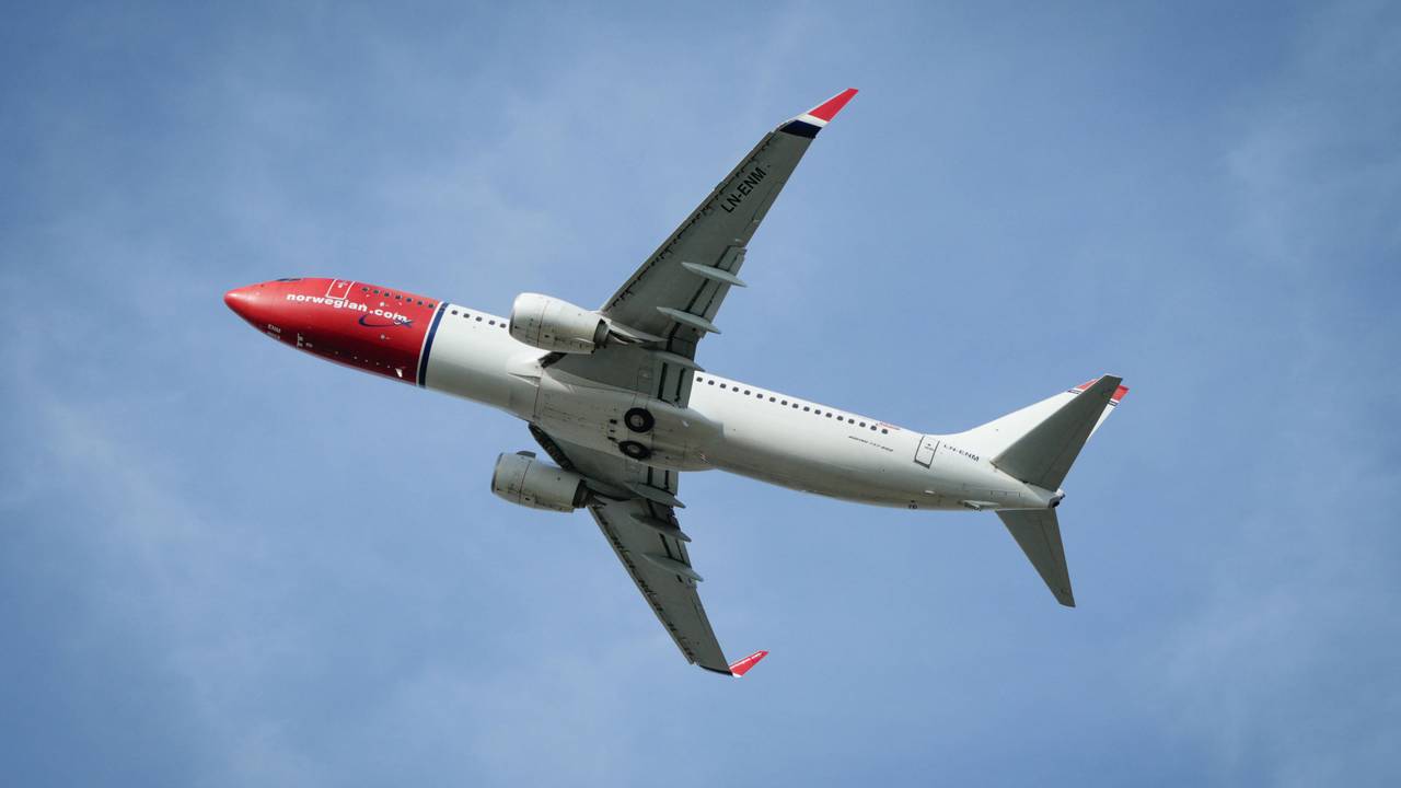 Ein Norwegian-Flieger in der Luft.