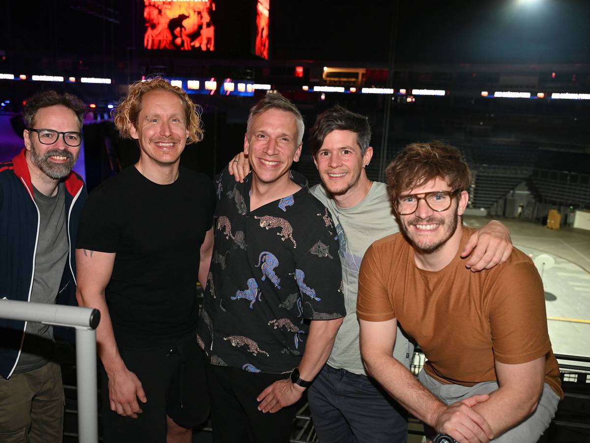 Die Kölner Band Kasalla steht in der Lanxess-Arena.