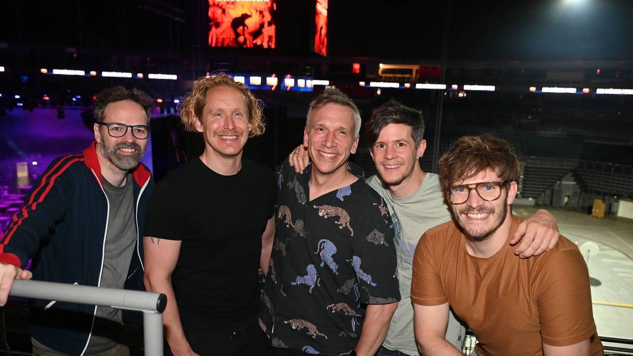 Die Kölner Band Kasalla steht in der Lanxess-Arena.