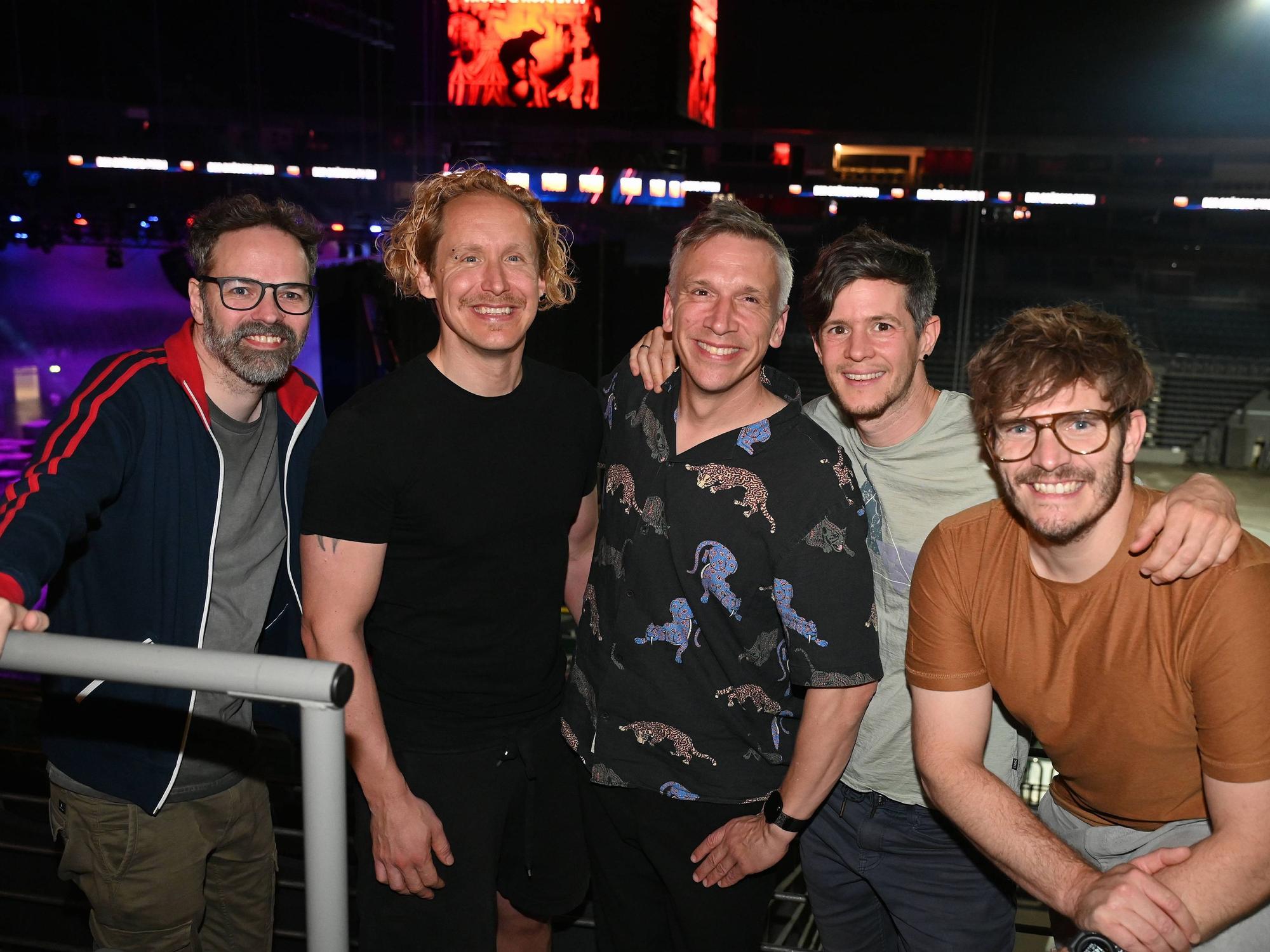 Die Kölner Band Kasalla steht in der Lanxess-Arena.