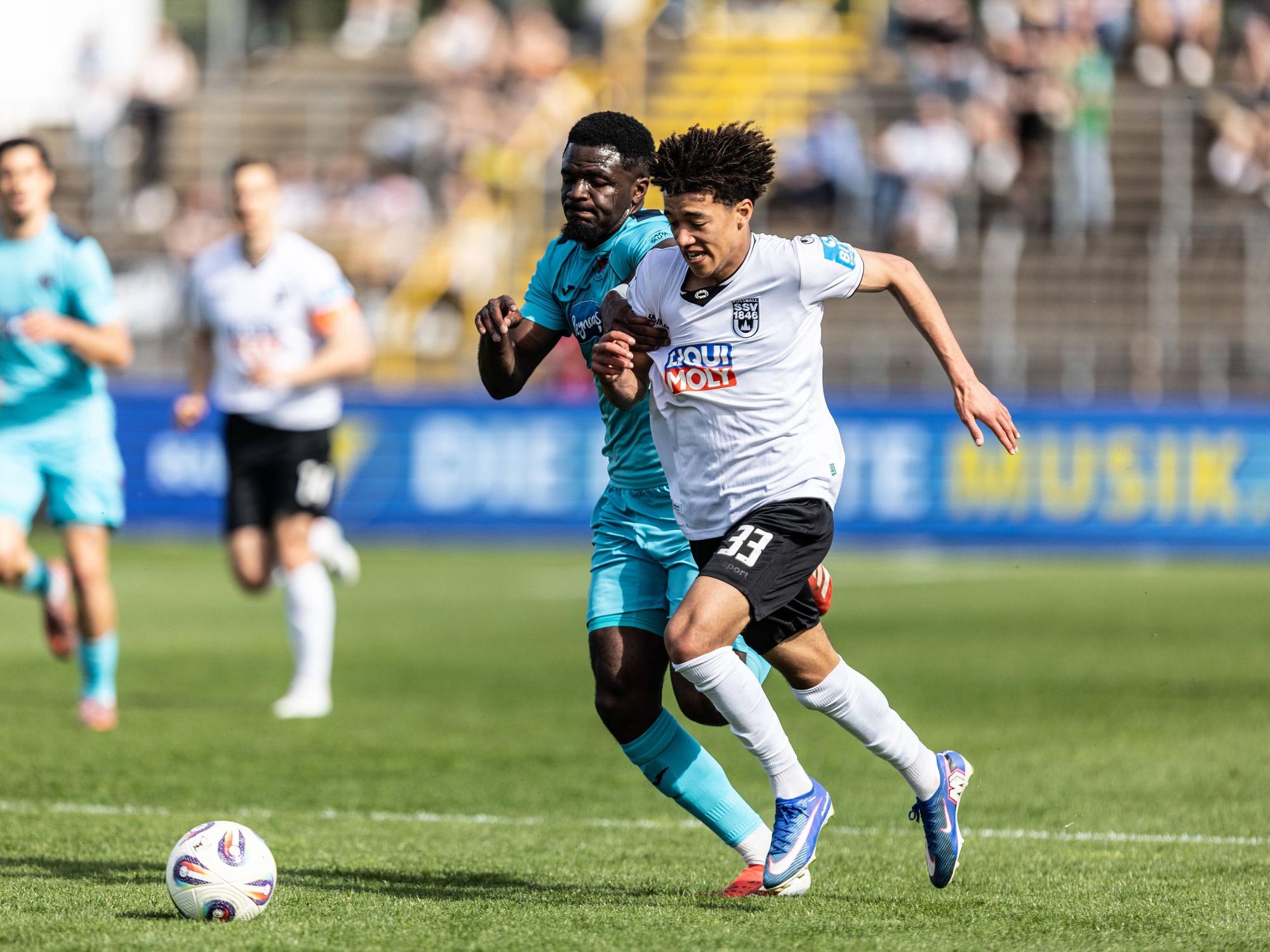 Evan Brown im Trikot vom SSV Ulm.