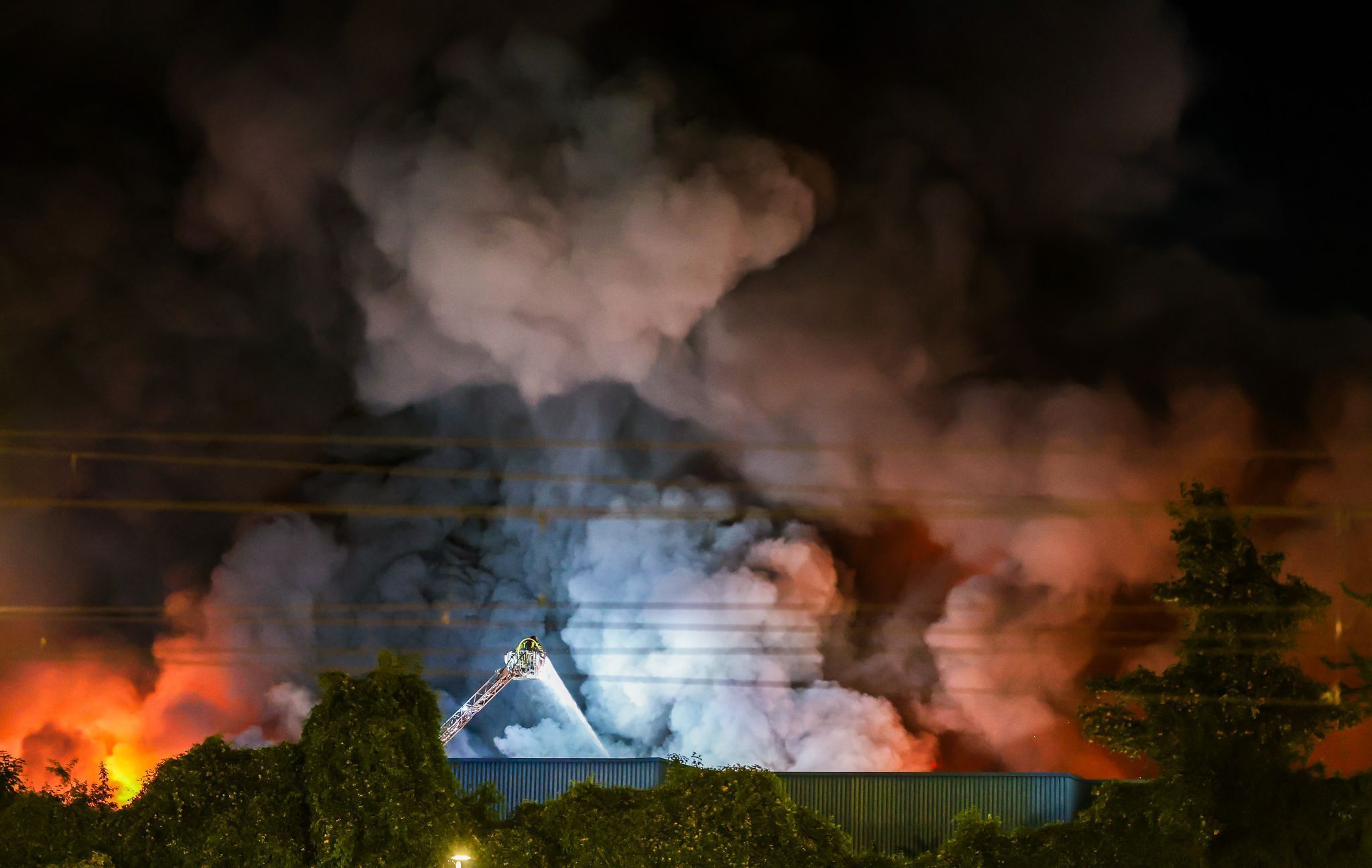 Für die Stuttgarter Feuerwehr ist es einer der größten Einsätze seit Jahren.