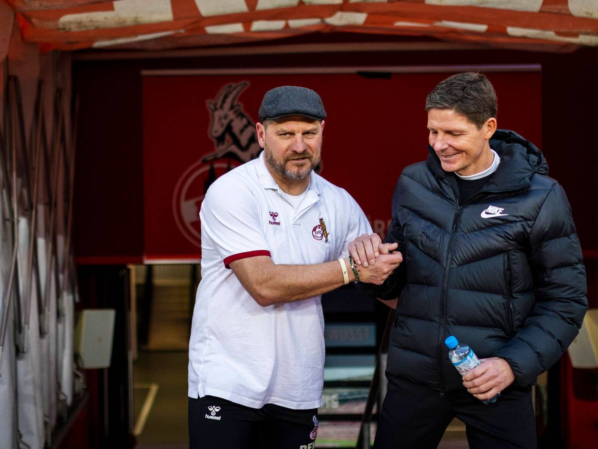 Steffen Baumgart und Oliver Glasner geben sich die Hand.