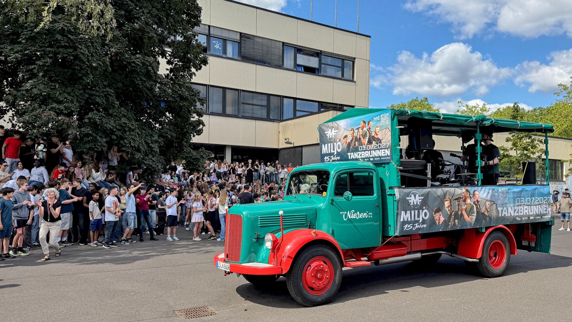 Die Band Miljö auf dem Schulhof der Gesamtschule Holweide.