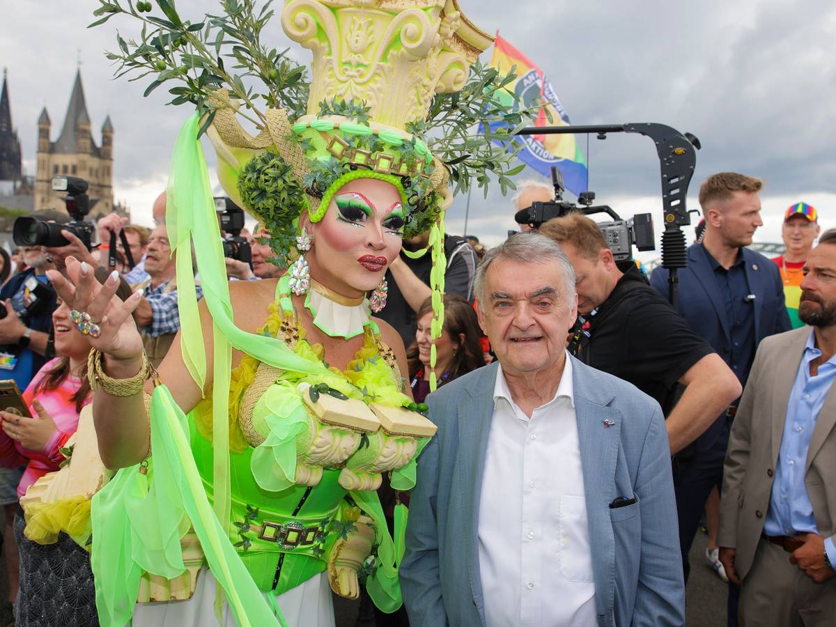 NRW-Innenminister Herbert Reul beim CSD 2026 in Köln.