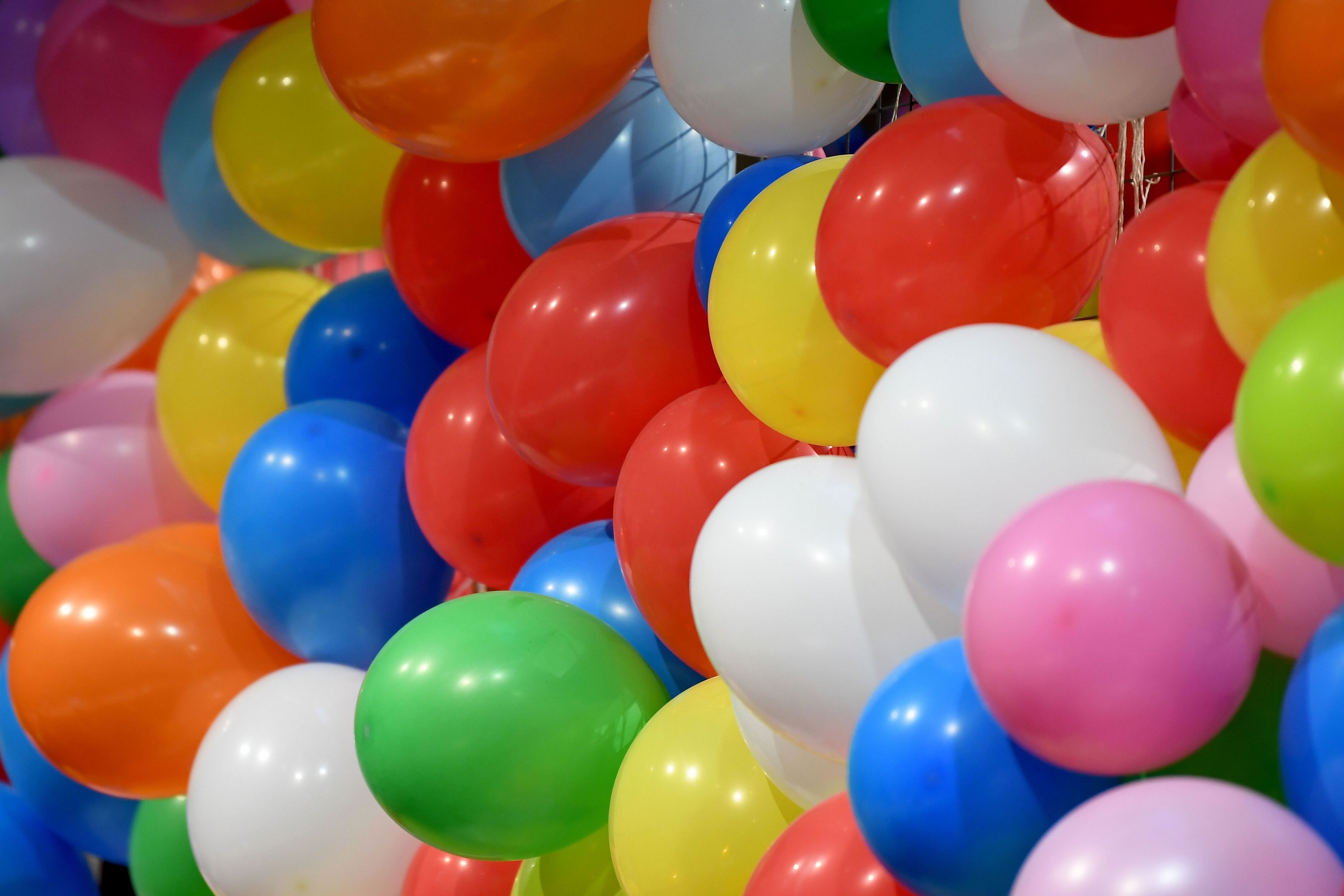 Nicht lebensmitteltauglich: Luftballons bestehen aus Materialien, die nicht für den Kontakt mit Lebensmitteln geeignet sind.