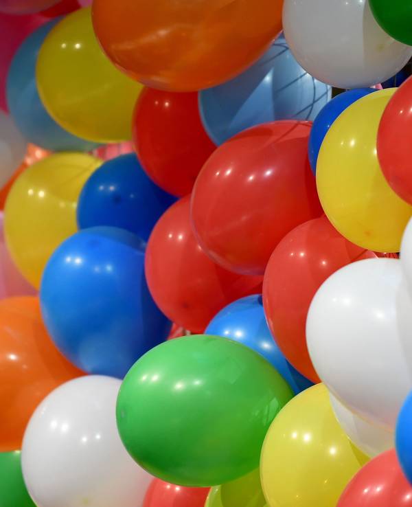Nicht lebensmitteltauglich: Luftballons bestehen aus Materialien, die nicht für den Kontakt mit Lebensmitteln geeignet sind.