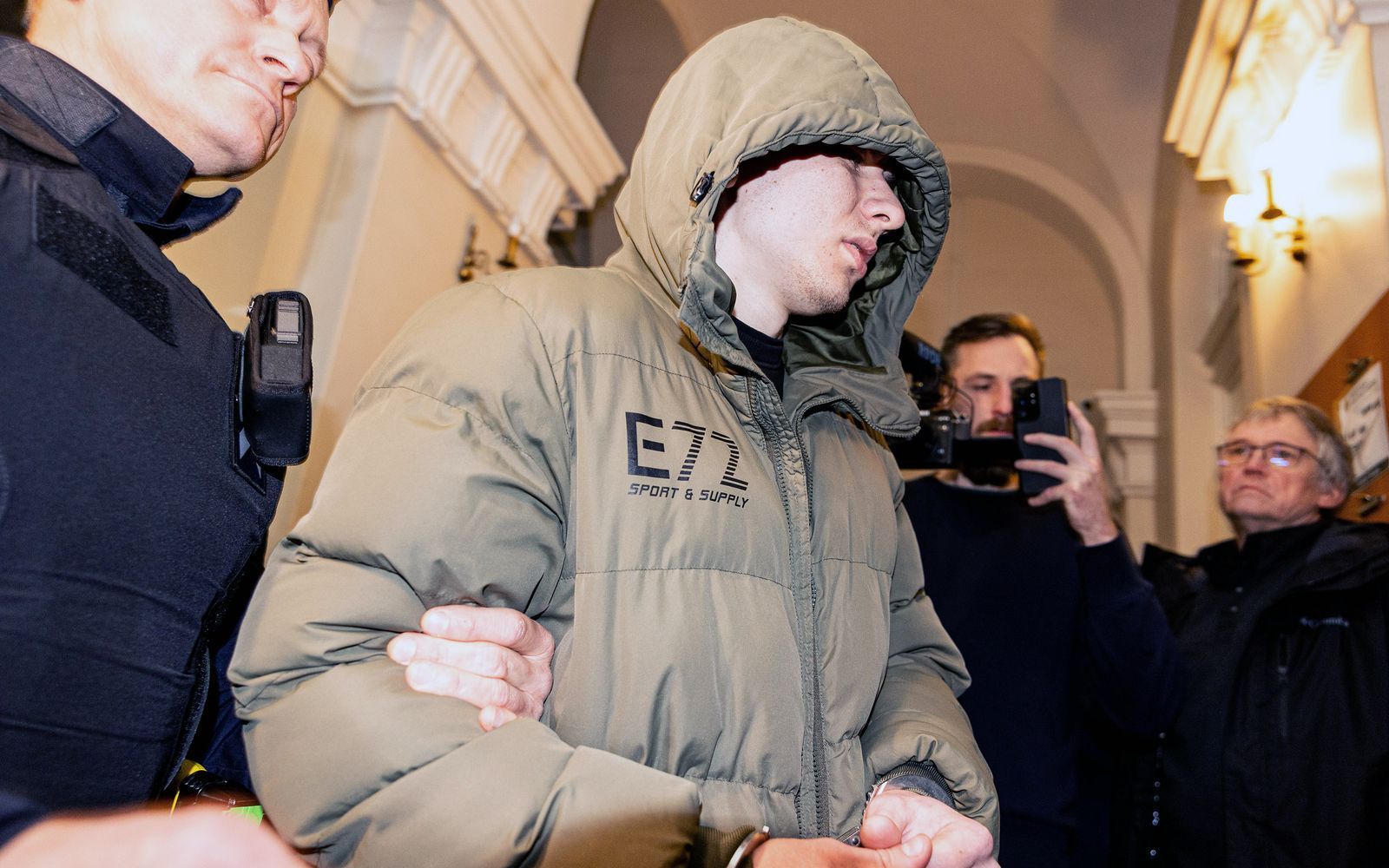 Daniil B., ein russischer „Low Level Agent“, wurde in Litauen wegen eines Brandanschlags auf die Ikea-Filiale verurteilt. Gewaltbereite „Kollegen“ von ihm sind im Auftrag Russlands in ganz Westeuropa unterwegs. (Bild: ARTE/Paulius Peleckis)