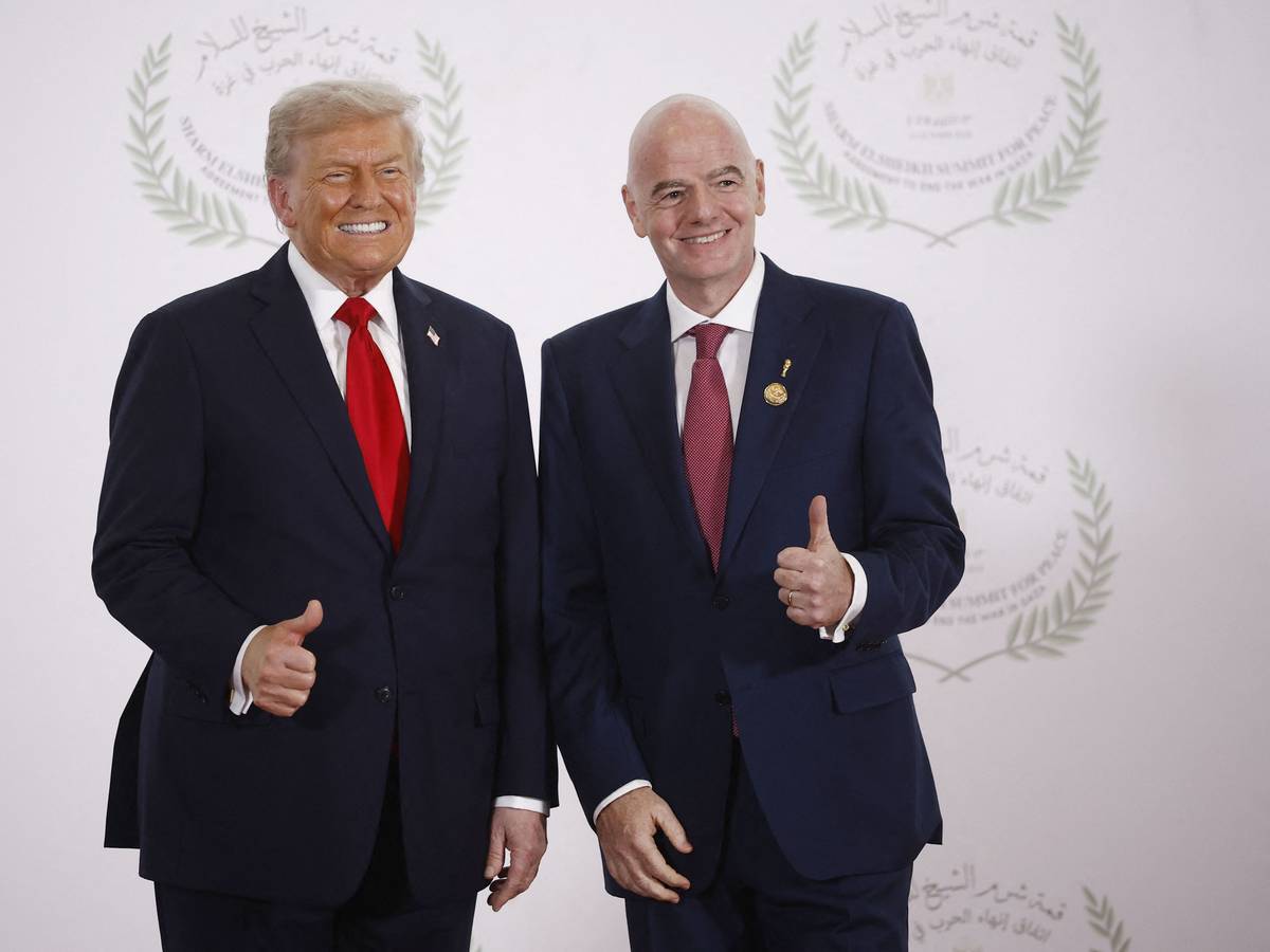 US-Präsident Donald Trump und Fifa-Präsident Gianni Infantino heben die Daumen.