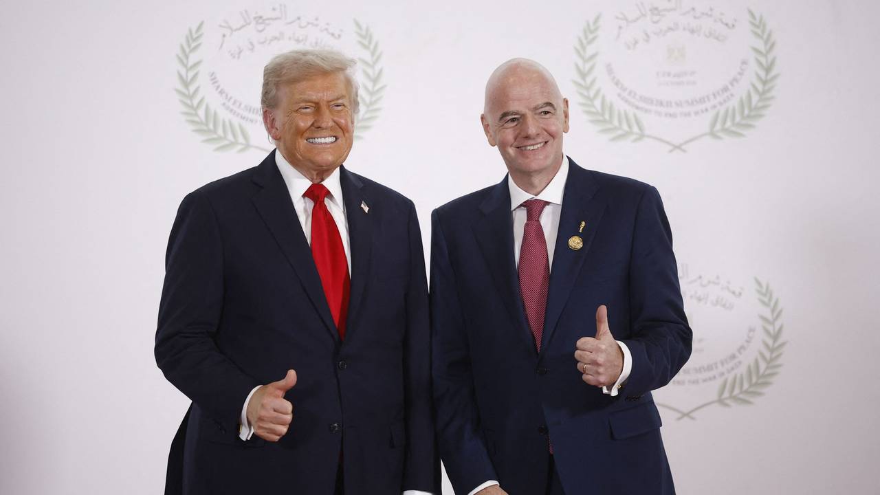 US-Präsident Donald Trump und Fifa-Präsident Gianni Infantino heben die Daumen.