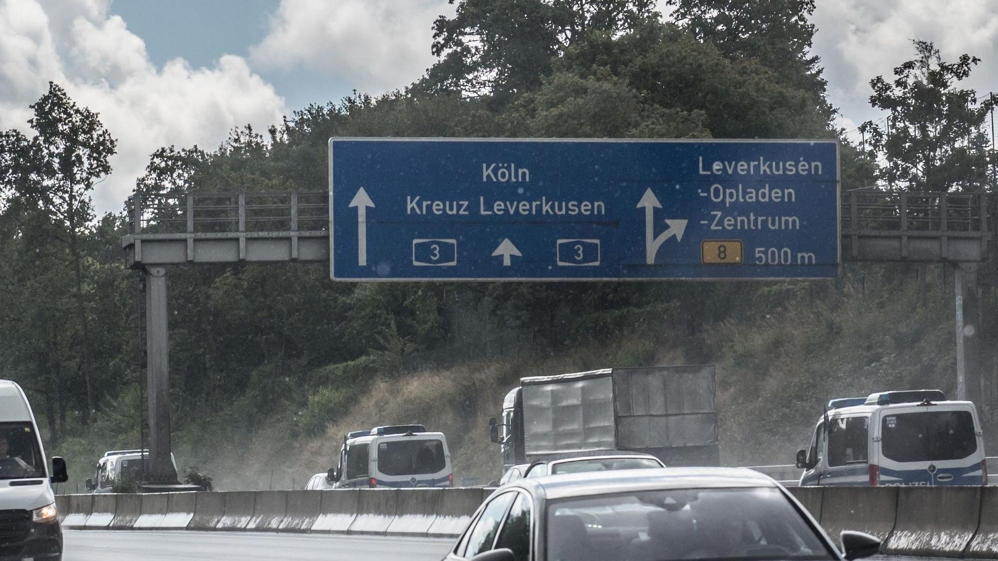 Autobahn 3 nördlich Ausfahrt Opladen.