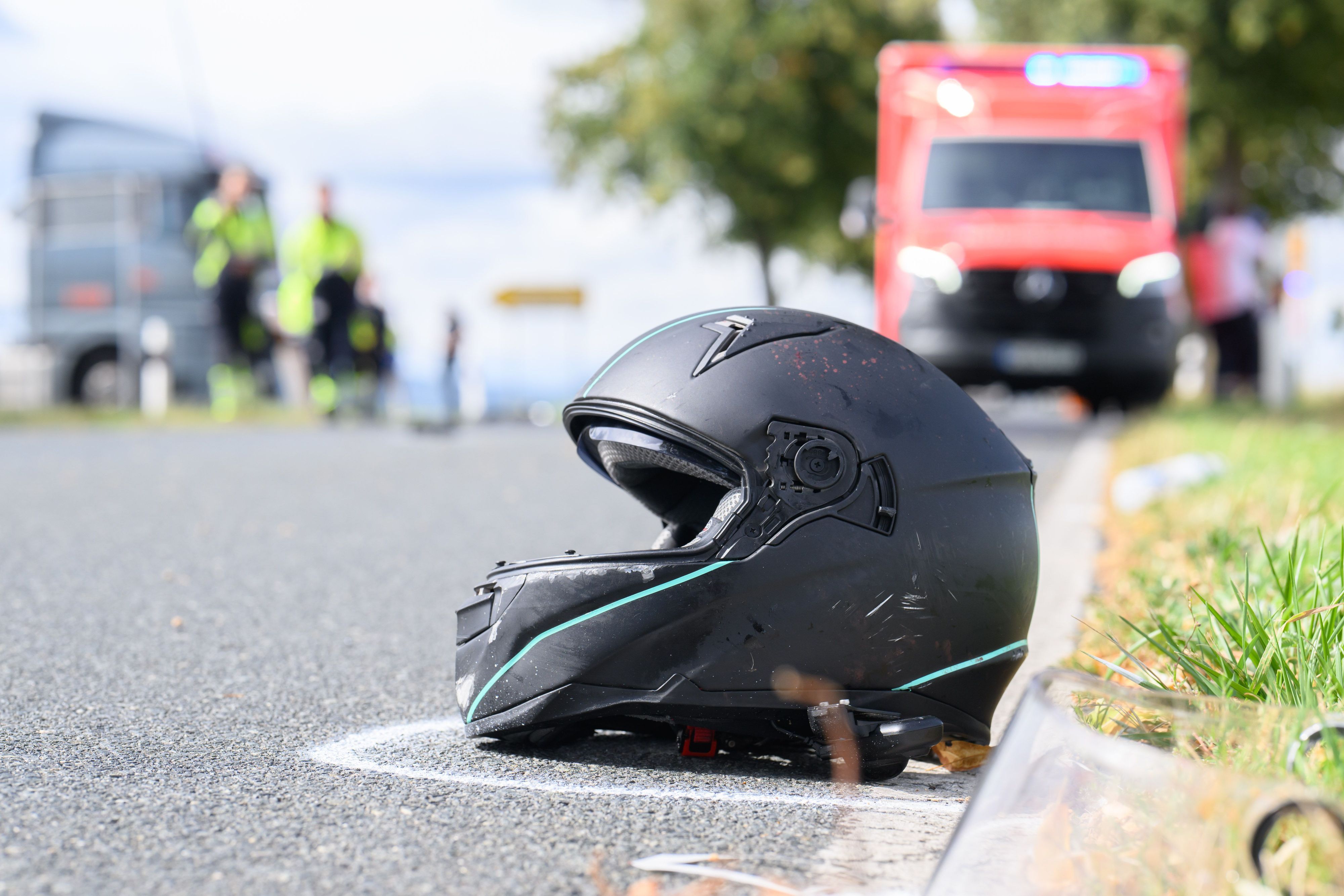 In Köln ist ein Motorradfahrer nach einem Unfall gestorben (Symbolfoto).