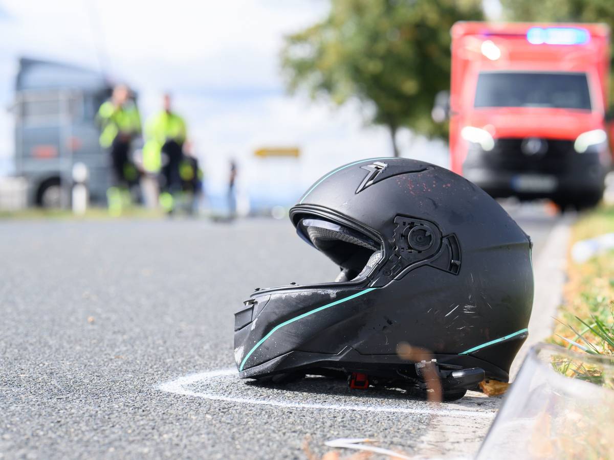 In Köln ist ein Motorradfahrer nach einem Unfall gestorben (Symbolfoto).