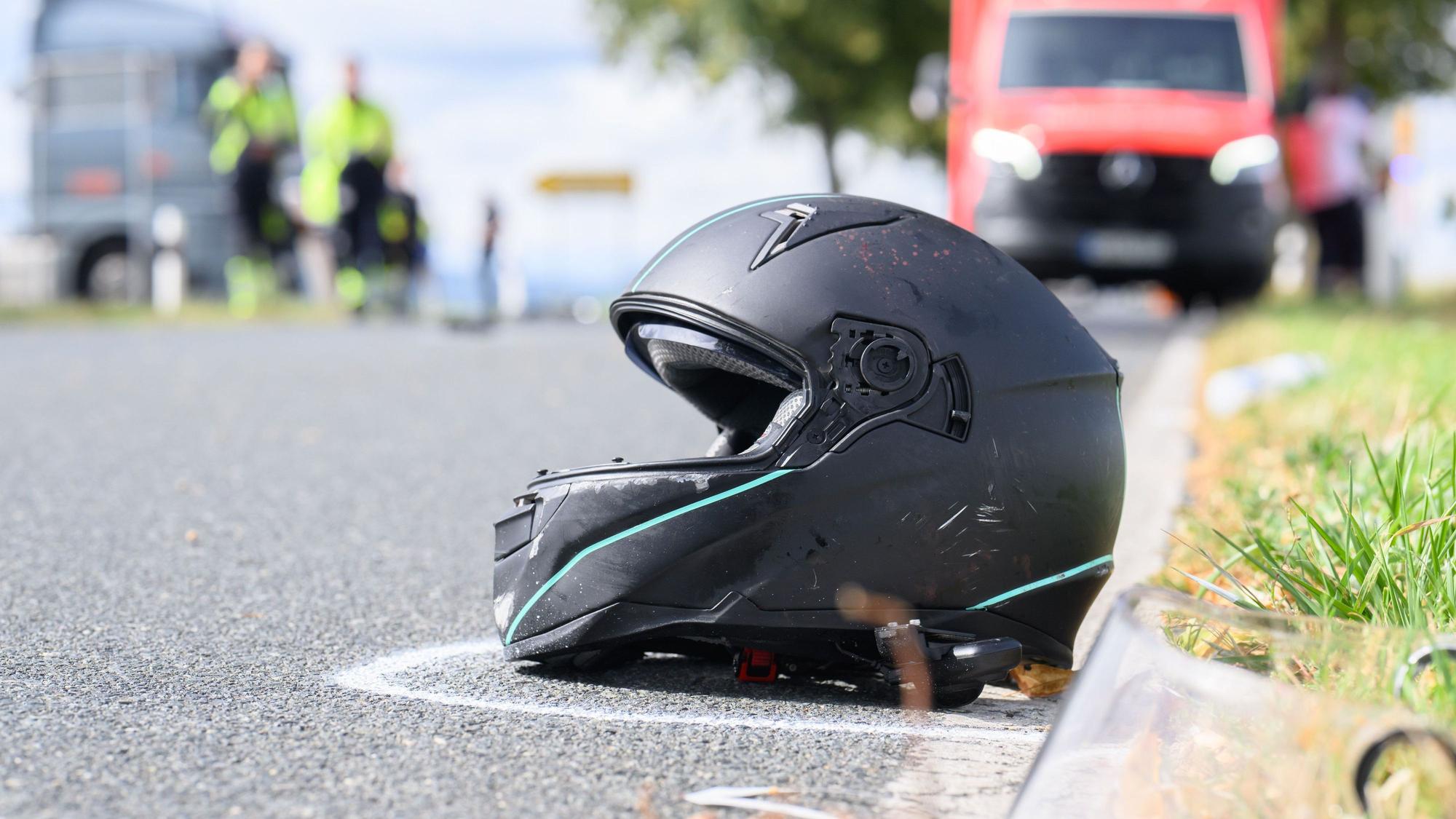 In Köln ist ein Motorradfahrer nach einem Unfall gestorben (Symbolfoto).