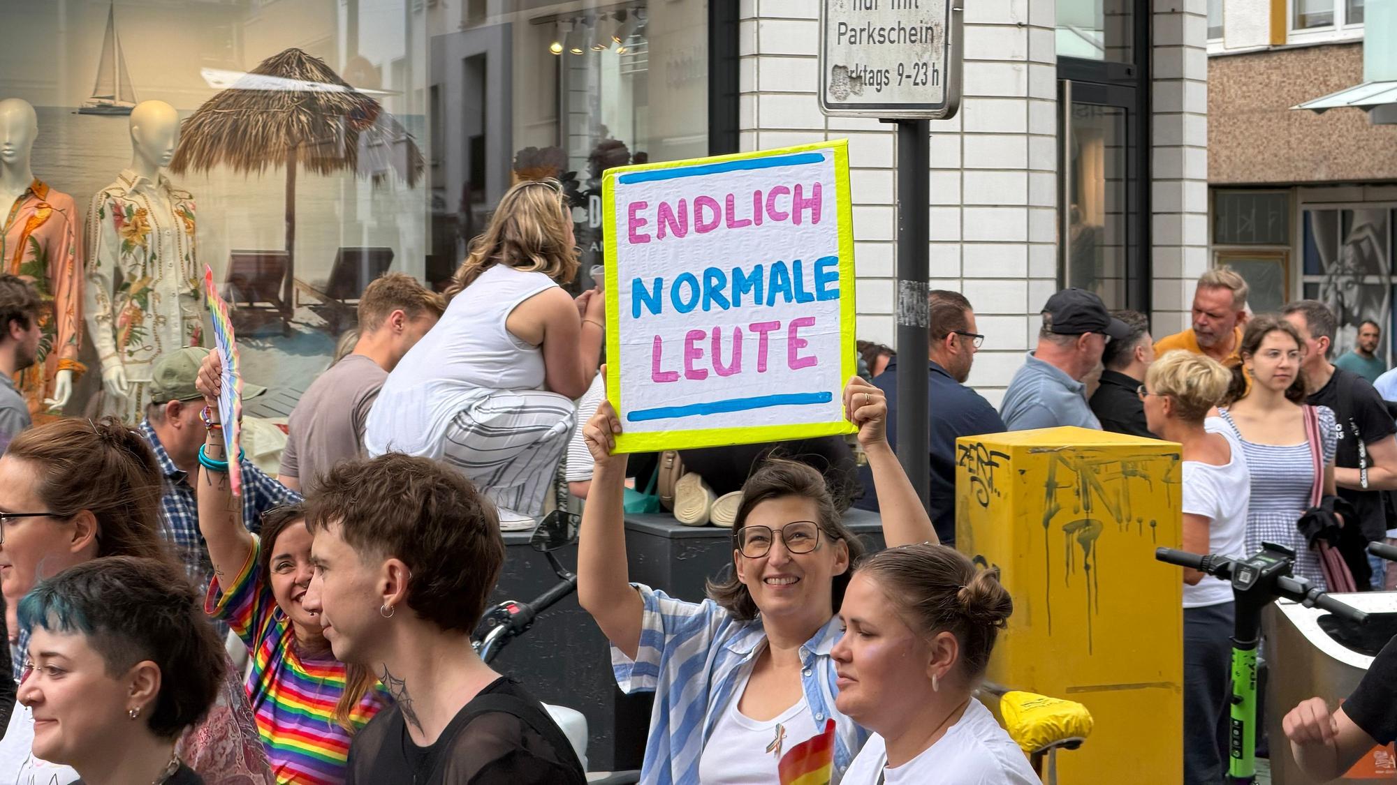 CSD mit Humor: „Endlich normale Leute“
