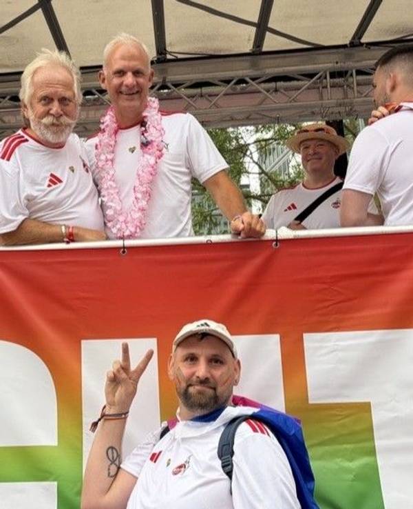 CSD-Wagen des 1. FC Köln mit Henning Krautmacher und Jörg Alvermann.