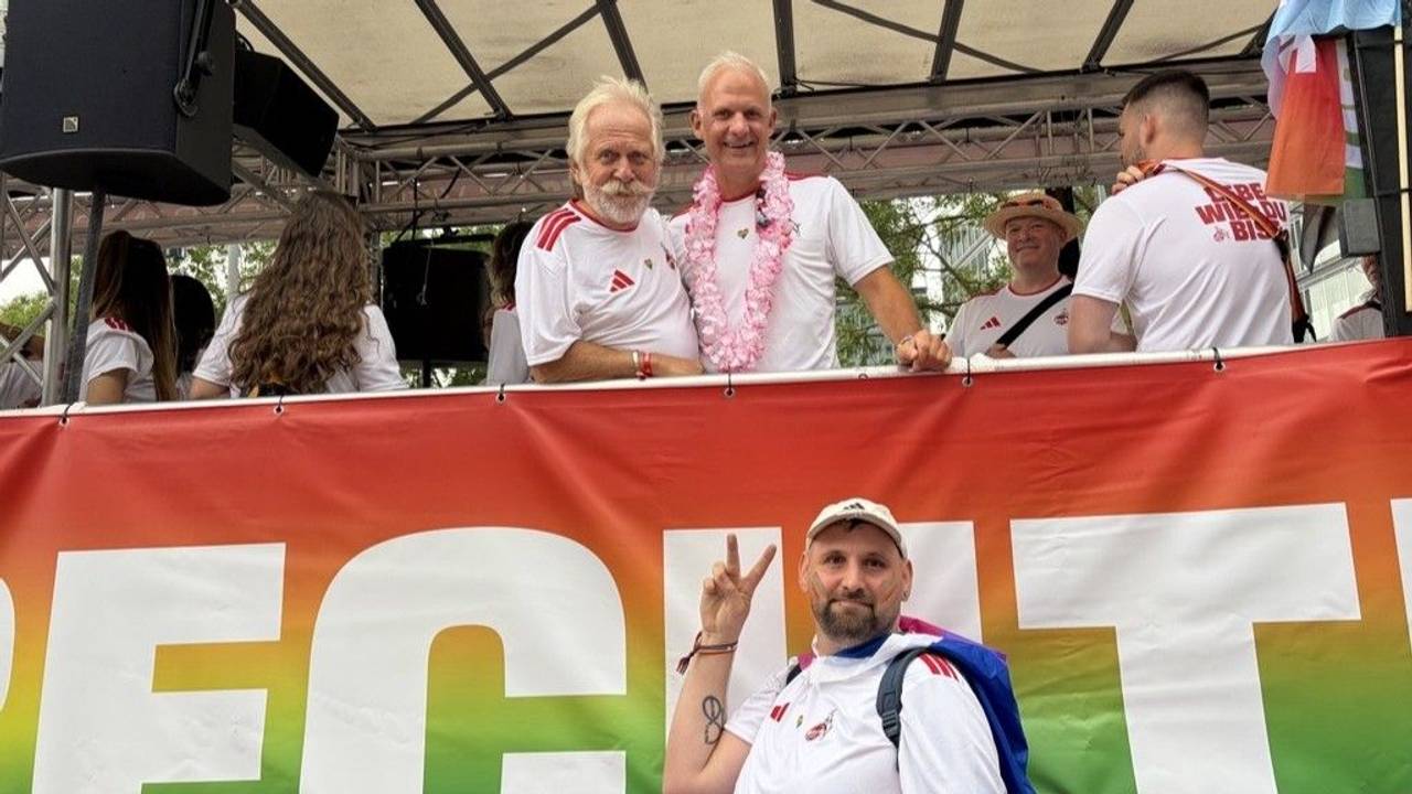 CSD-Wagen des 1. FC Köln mit Henning Krautmacher und Jörg Alvermann.