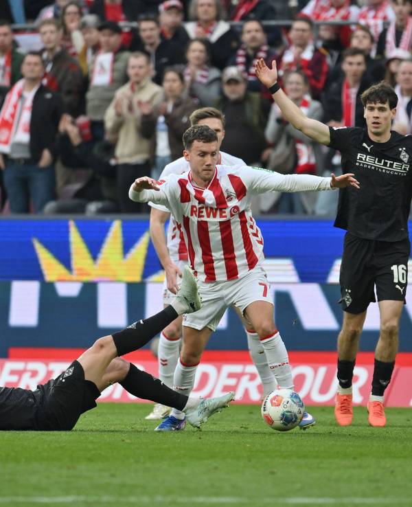 Luca Waldschmidt im Duell mit Yannick Engelhardt.