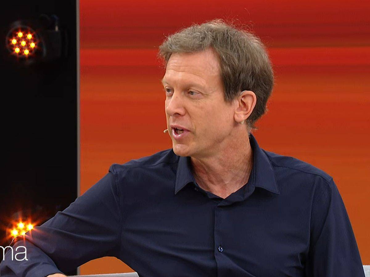 Im ZDF-Moma hat Autor Ronald Reng seine Beobachtungen zum deutschen WM-Aus geteilt. (Bild: ZDF)