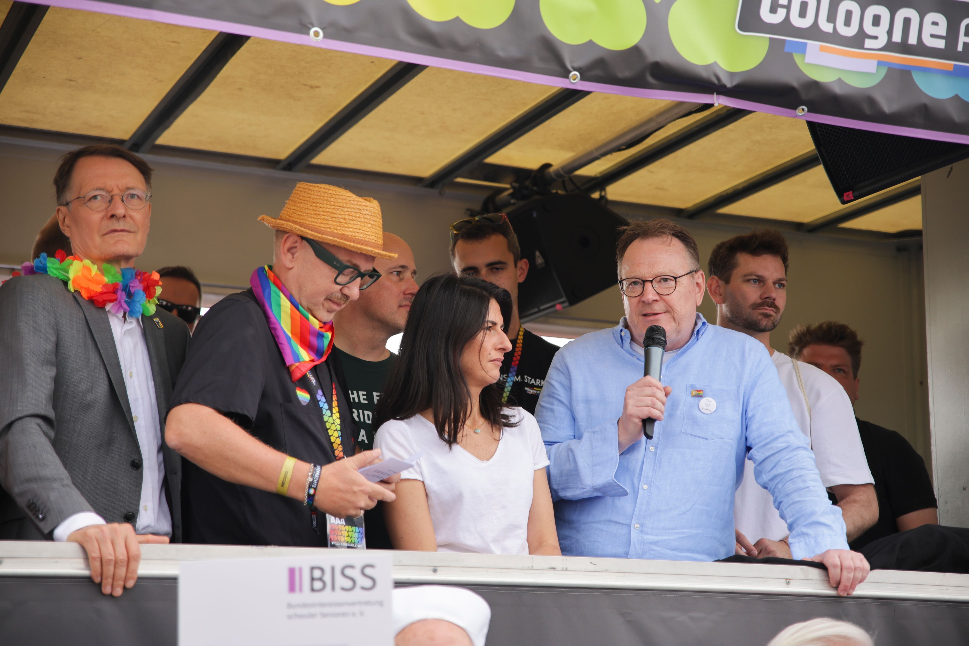 Karl Lauterbach (links), Serap Güler neben OB Köln Torsten Burmester (rechts).