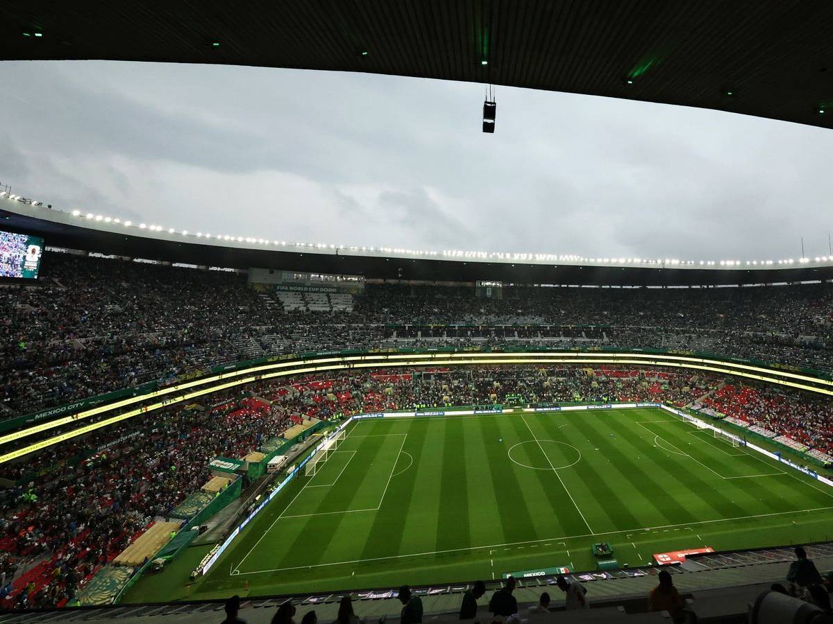Wegen Wetterkapriolen konnte das WM-Achtelfinale zwischen Mexiko und England erst verspätet starten. (Bild: Getty Images / Darrian Traynor)