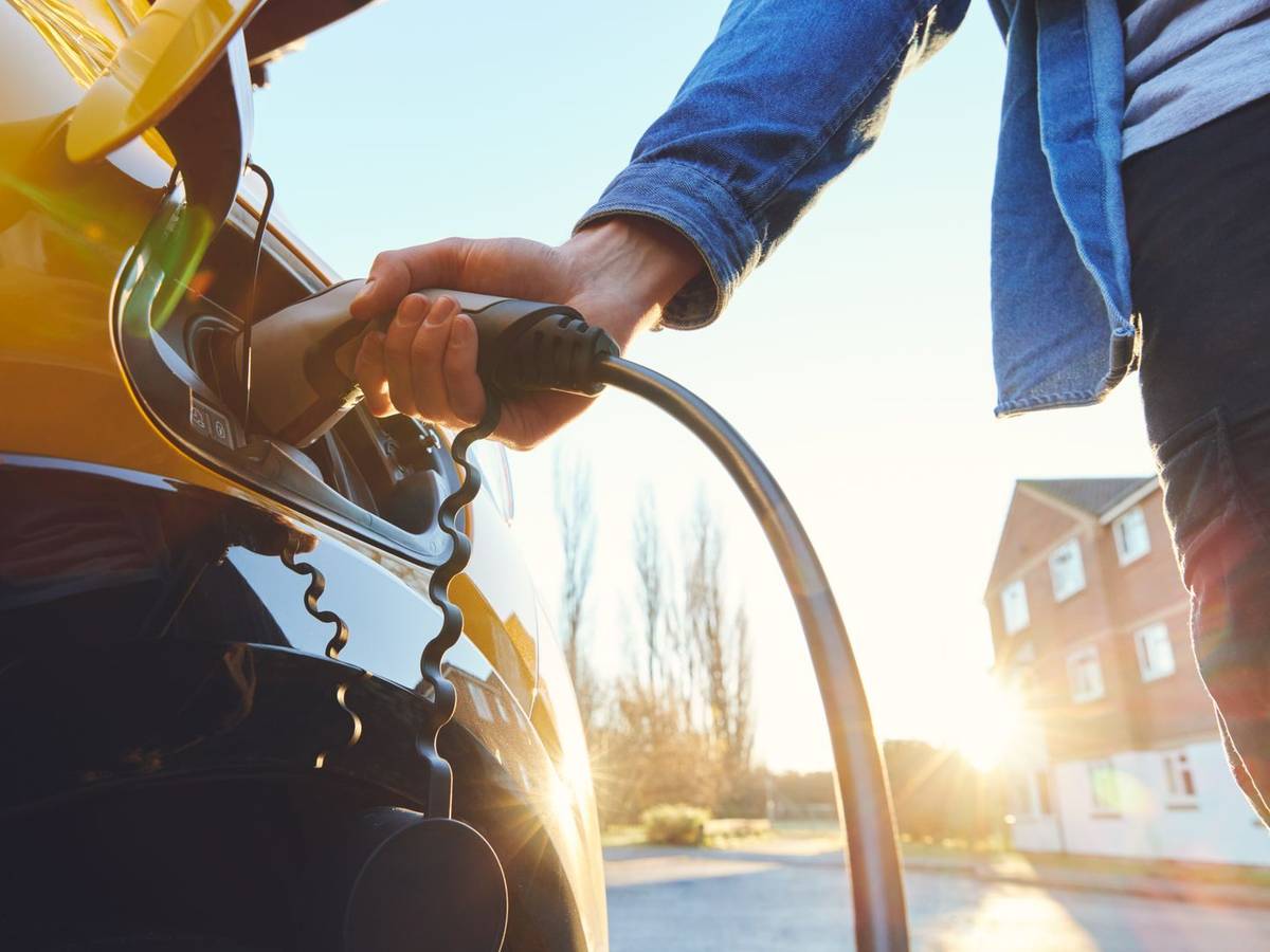 Erstmals sind Elektroautos die beliebteste Antriebsart unter den Neuzulassungen. (Bild: iStock/SouthWorks)