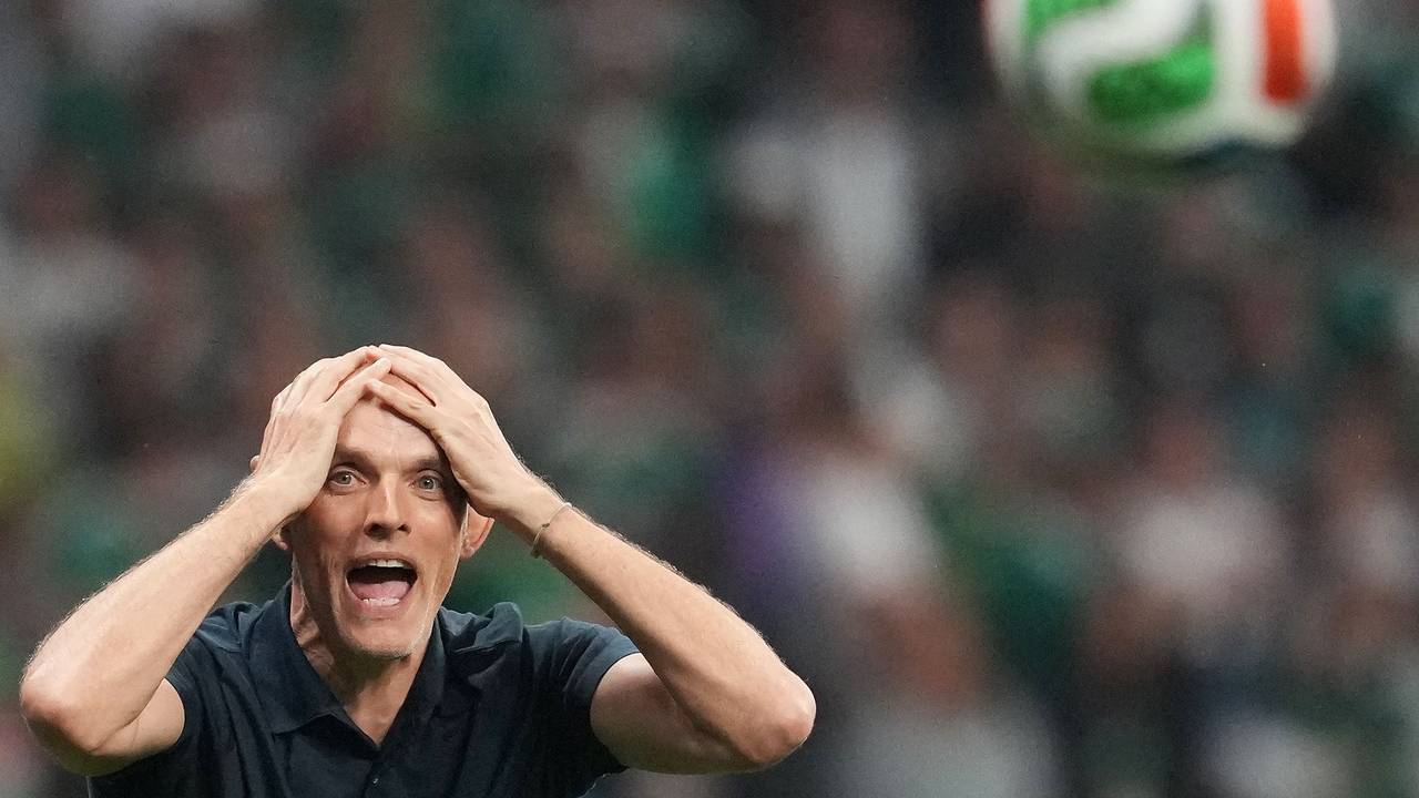 Der englische Nationaltrainer Thomas Tuchel reagiert an der Seitenlinie.