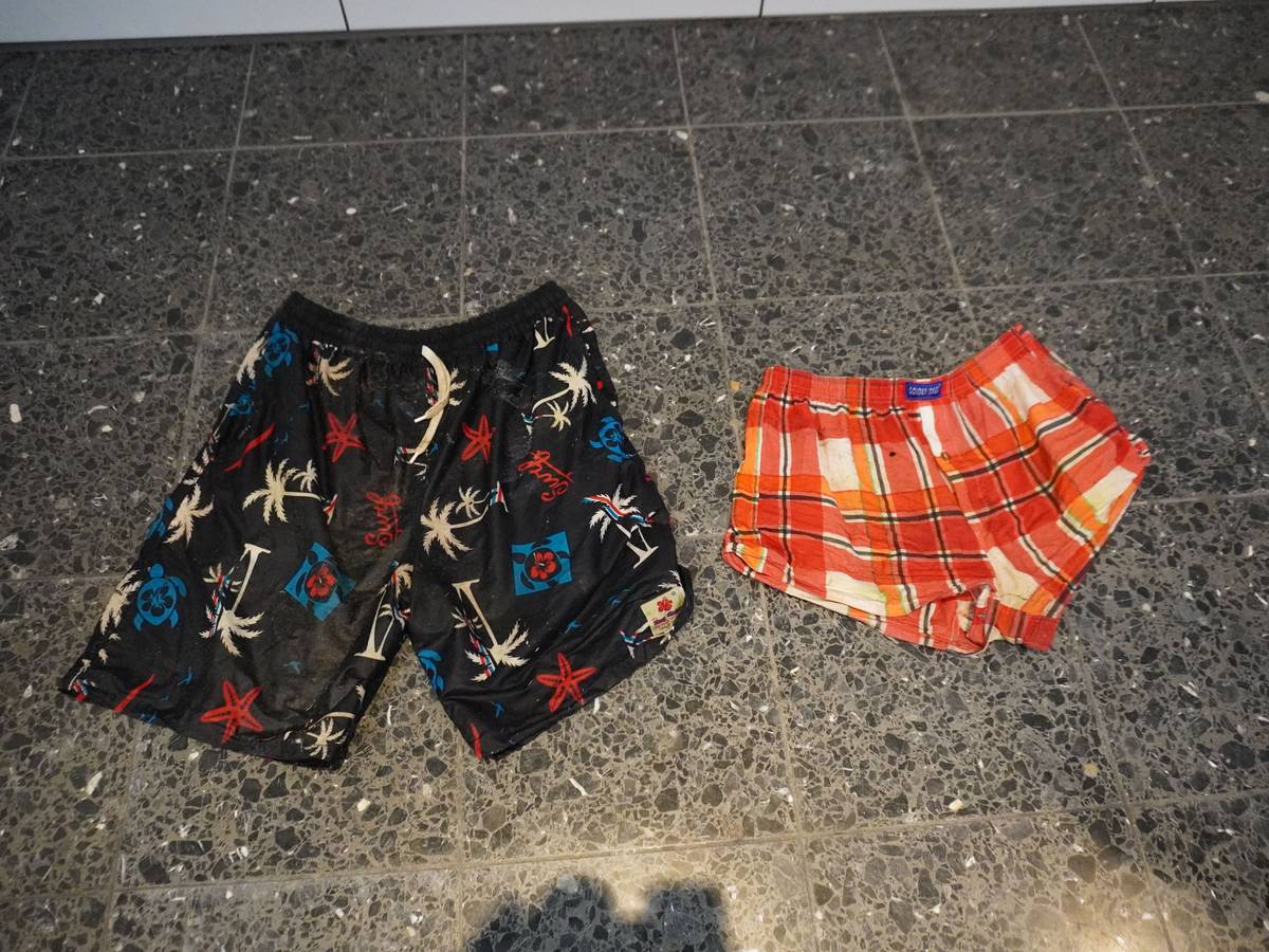 Diese Kleidungsstücke sollen dabei helfen, den Toten identifizieren zu können.