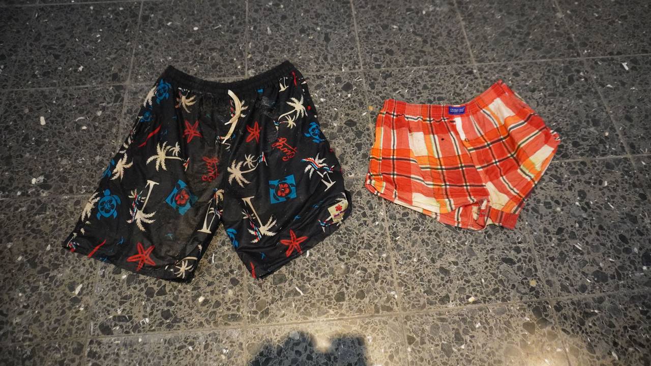 Diese Kleidungsstücke sollen dabei helfen, den Toten identifizieren zu können.