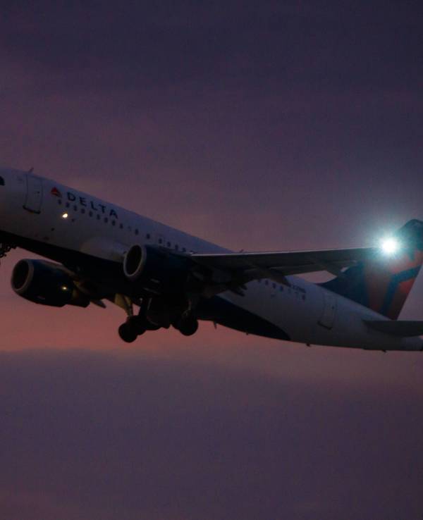 Ein Airbus von Delta Airlines beim Start.