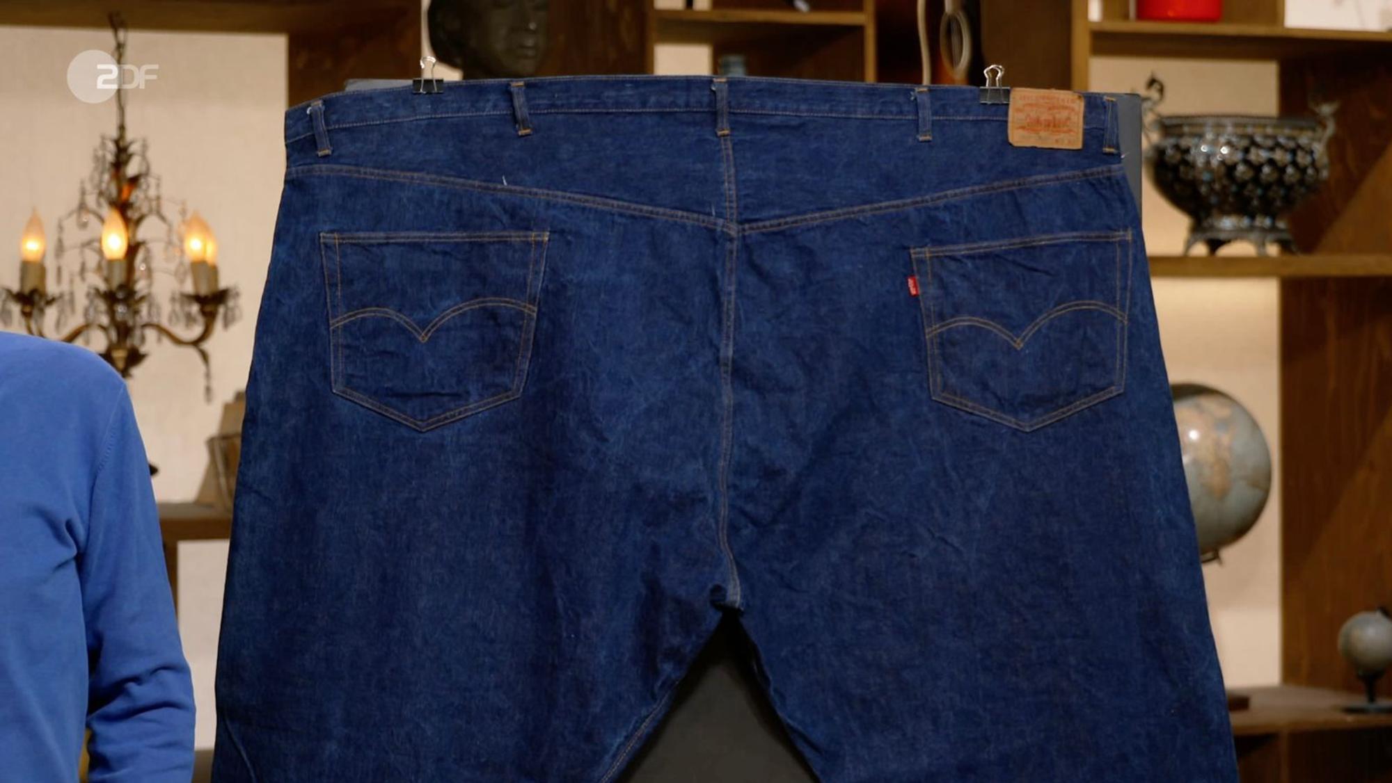 Der Verkäufer erklärte, dass er auf keinen Fall in die Hose reinwachsen will und sie deshalb wegmusste. (Bild: ZDF)