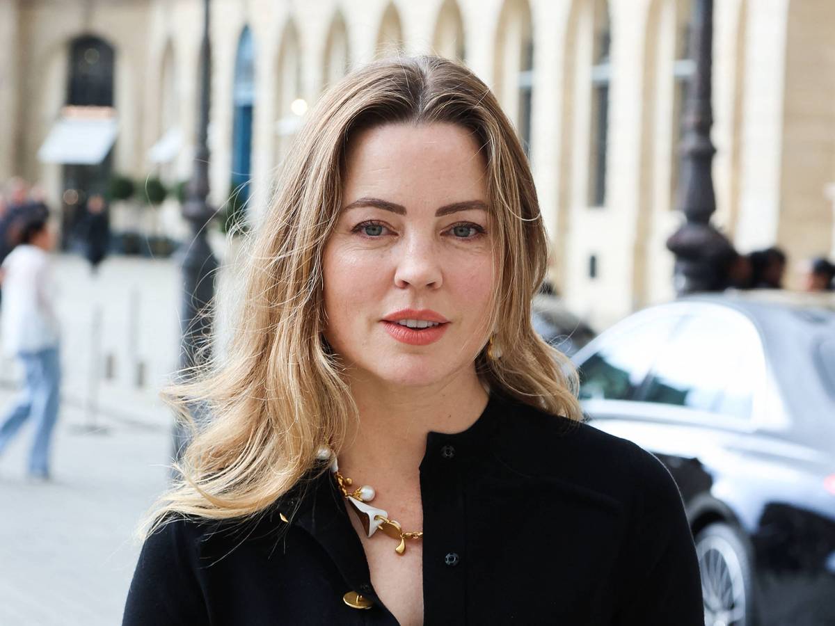 Melissa George posiert.