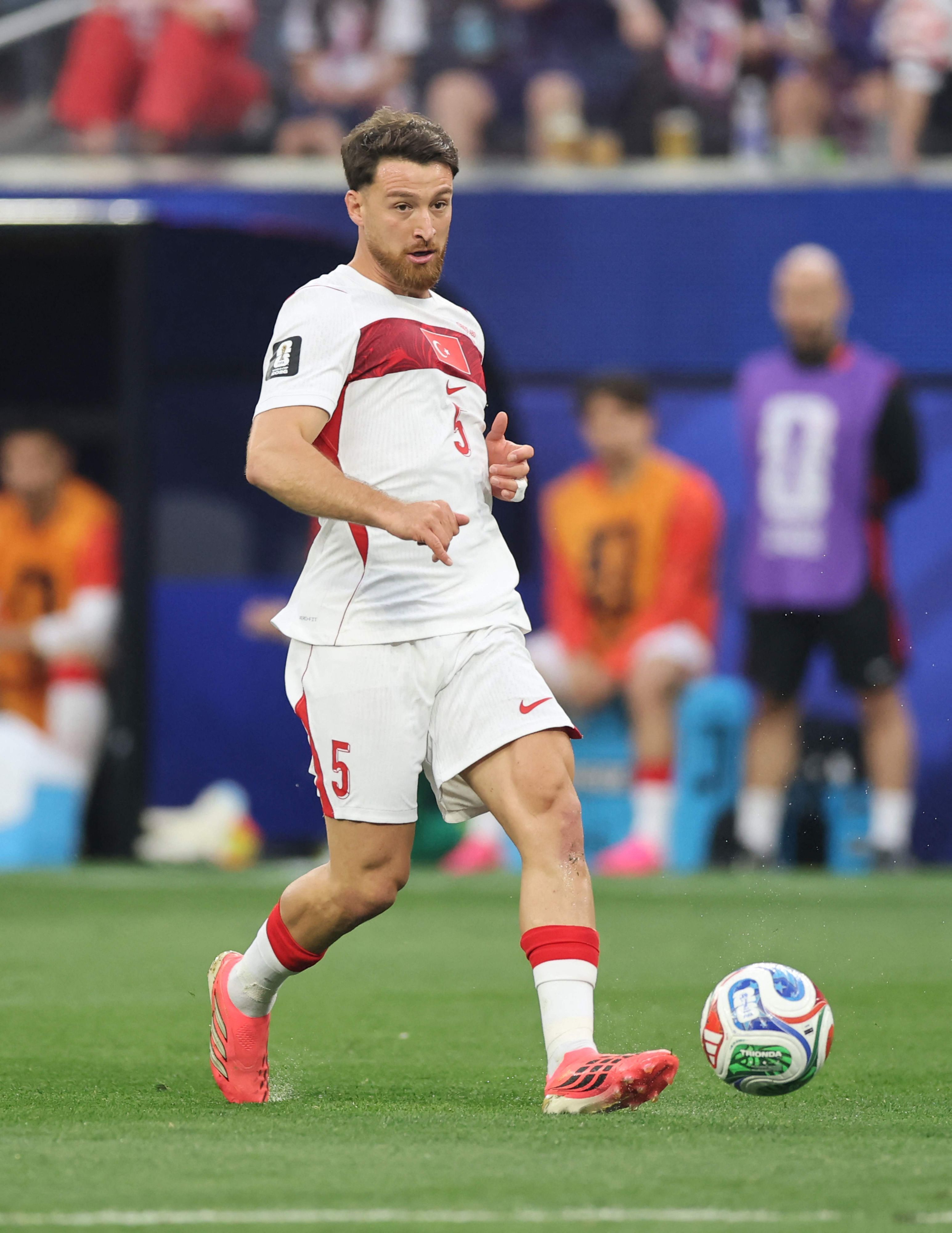Nationalspieler Salih Özcan bei einem WM-Einsatz.