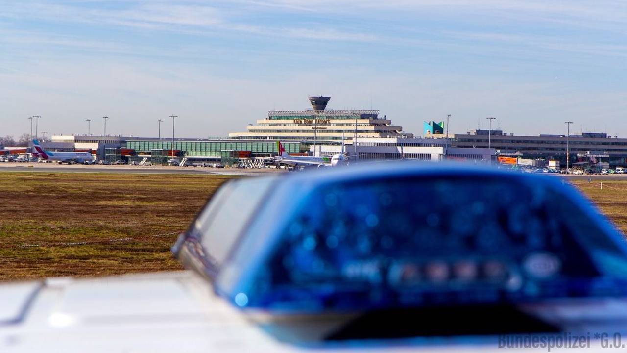Herrenloses Gepäck am Flughafen Köln/Bonn.