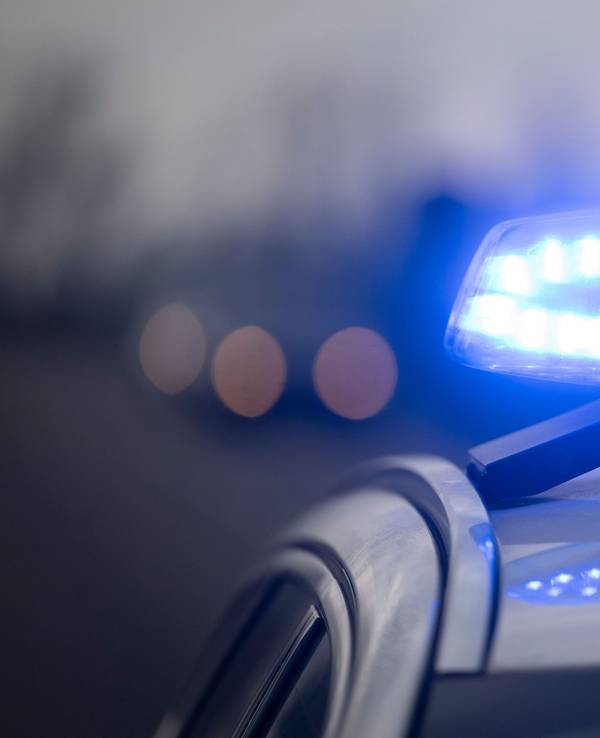 Ein Blaulicht blinkt während eines Fototermins mit der Deutschen Presse-Agentur (dpa) an der deutsch-französischen Grenze an einem Einsatzfahrzeug der Bundespolizei.