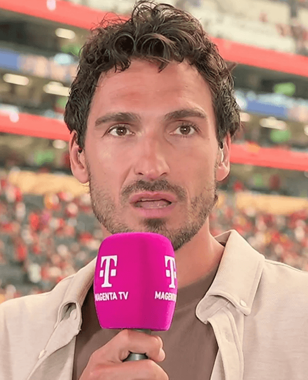 Mats Hummels hat sich zum WM-Skandal um die Rot-Sperre von Folarin Balogun und Donald Trump geäußert. Foto: Screenshot MagentaTV