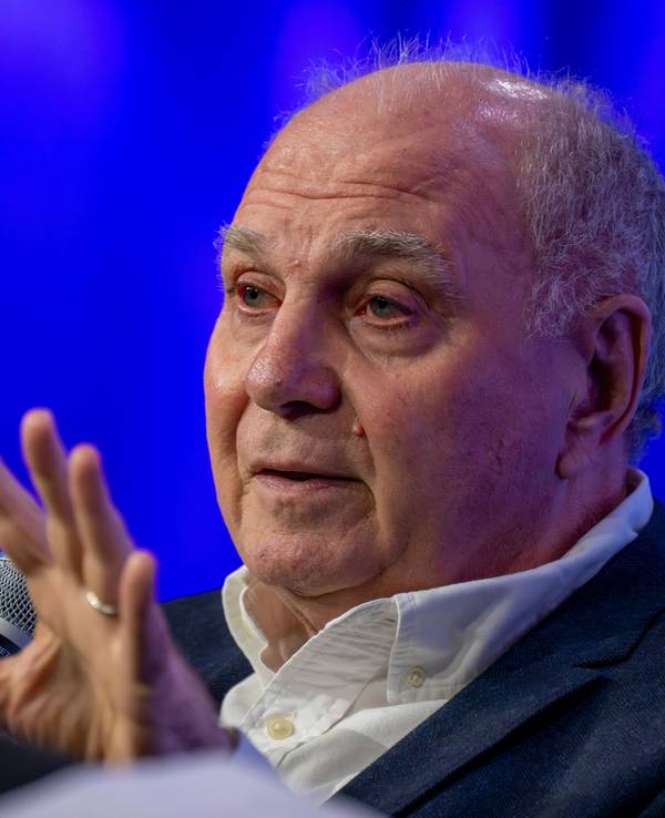 Uli Hoeneß, Ehrenpräsident des FC Bayern München, bei einem Fußball-Talk