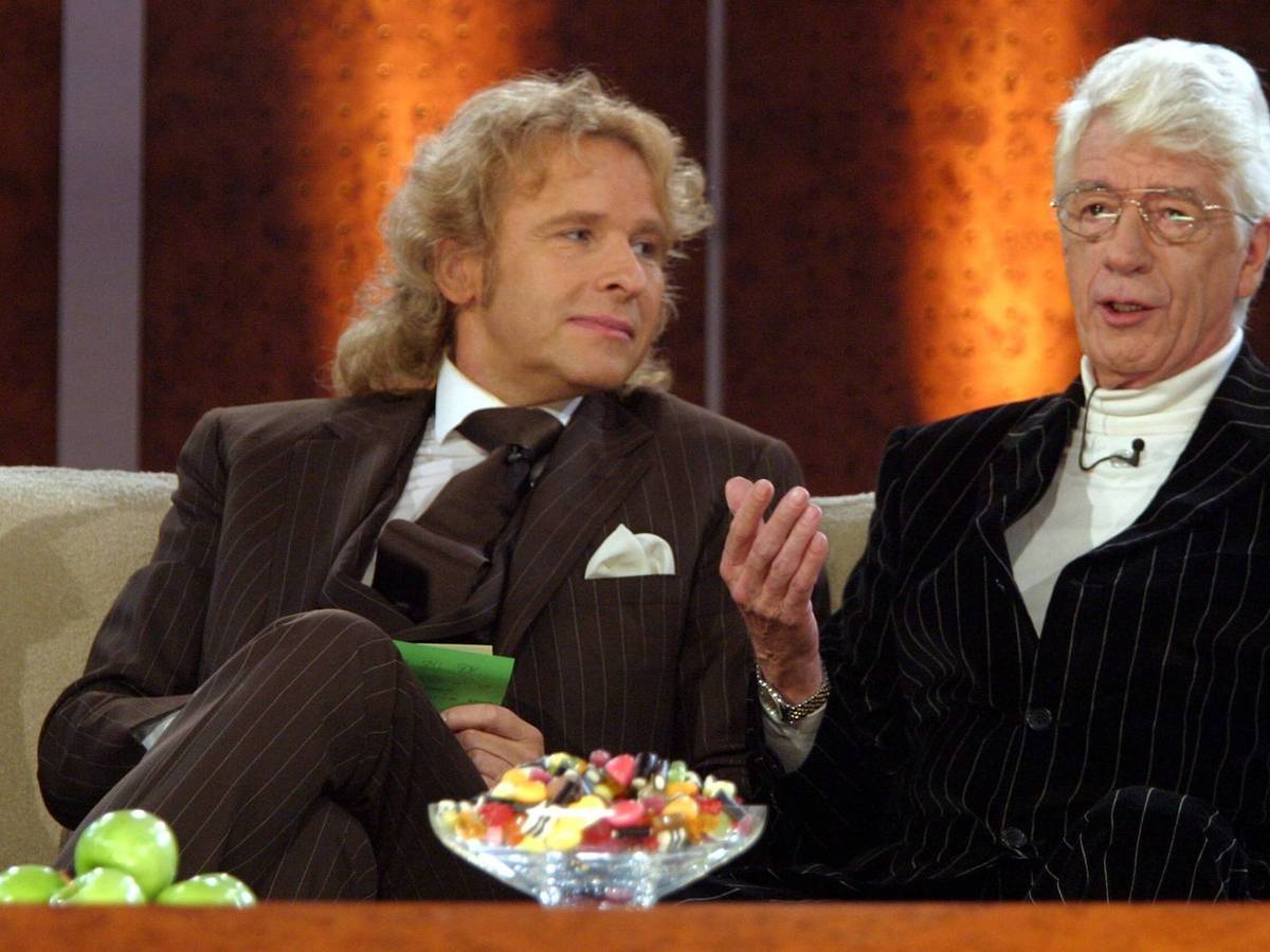 Thomas Gottschalk (links) verehrte Rudi Carrell - ebenso wie viele andere TV-Stars. (Bild: IMAGO / Sven Simon)