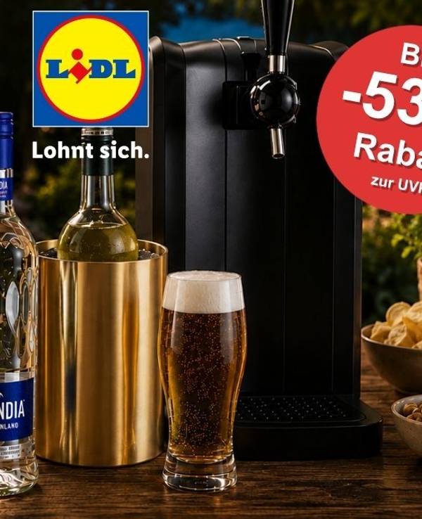 Philips PerfectDraft Bierzapfanlage, Finlandia Vodka, italienischer Prosecco und passendes Barzubehör auf einer Bartheke aufgereiht.