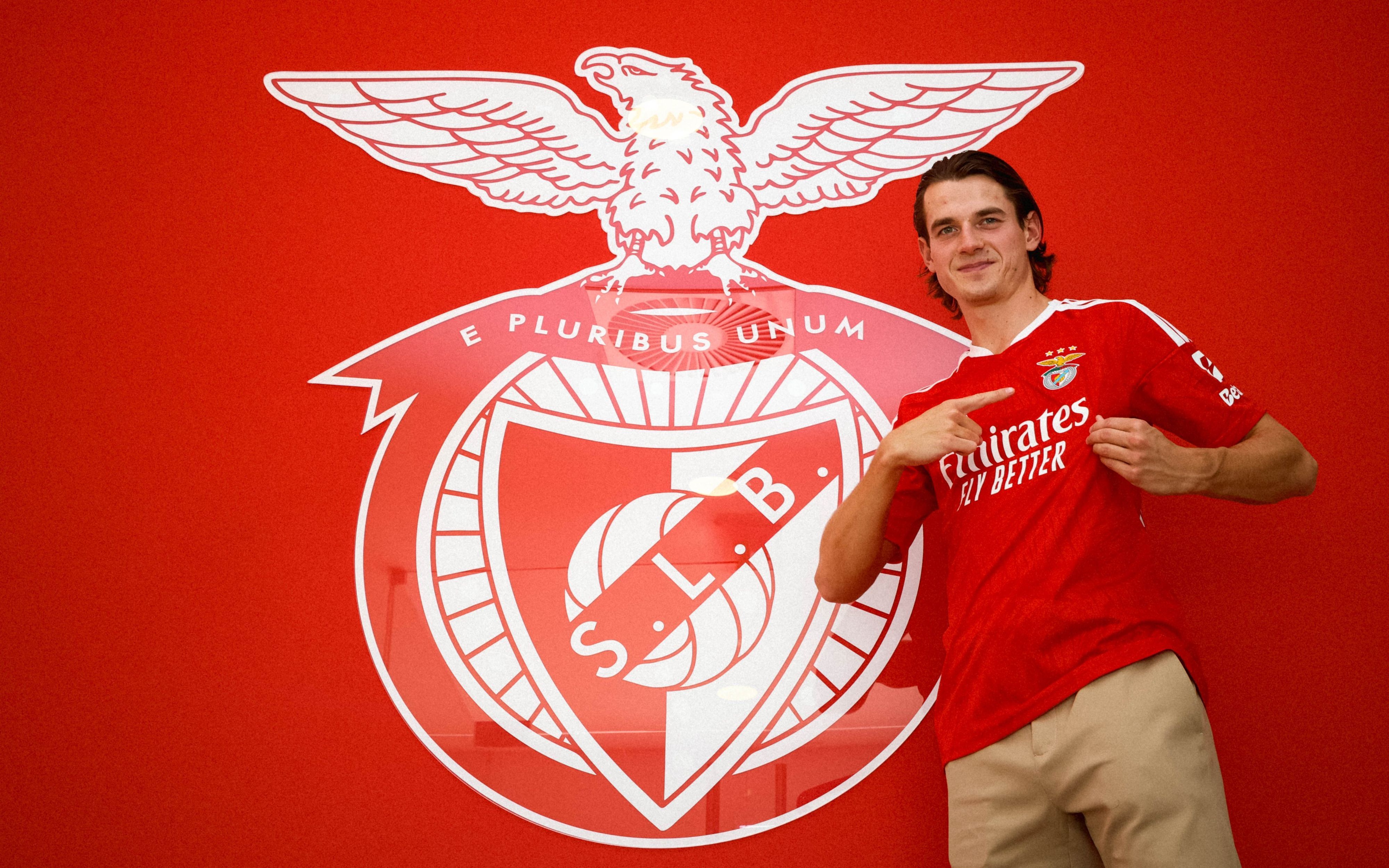 Jakub Kaminski im Trikot von Benfica Lissabon