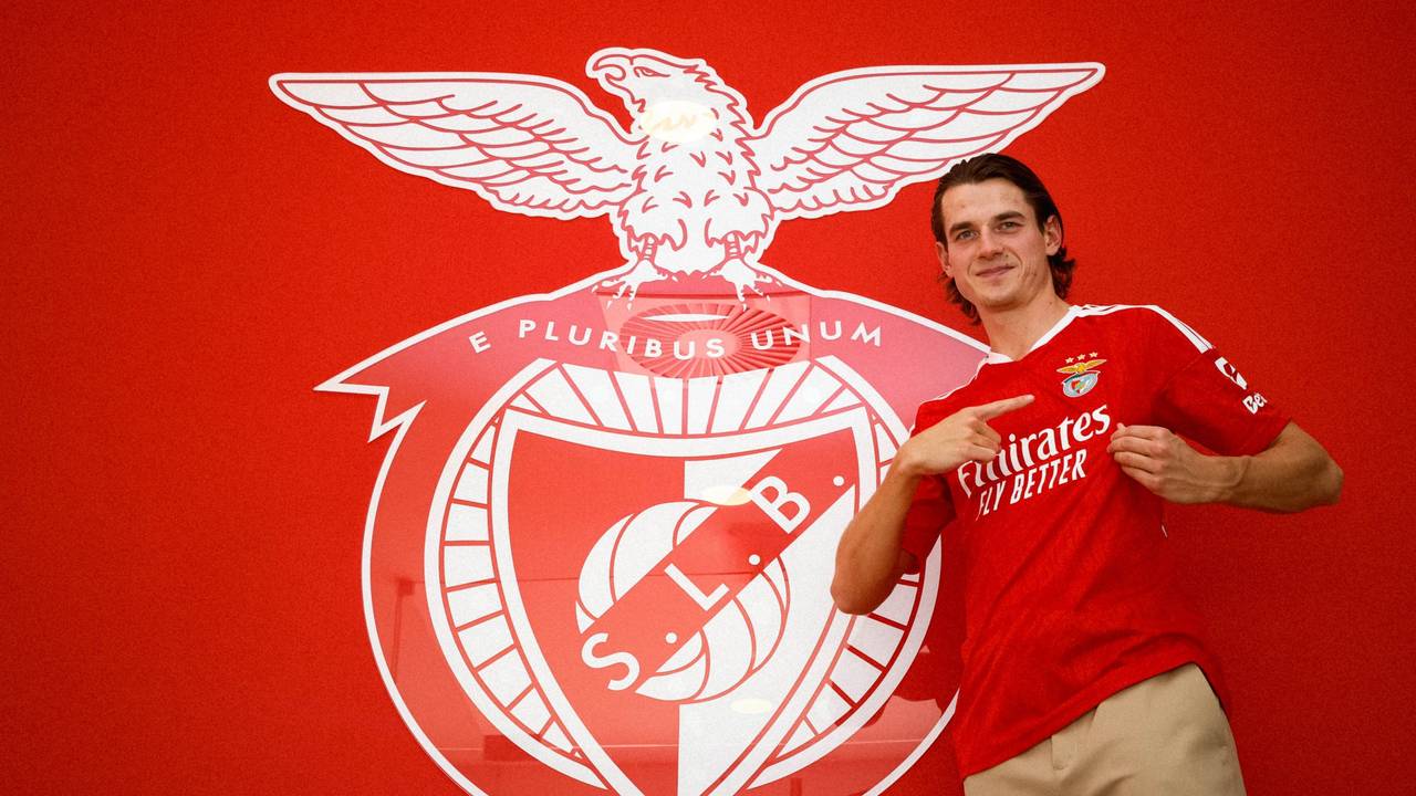 Jakub Kaminski im Trikot von Benfica Lissabon