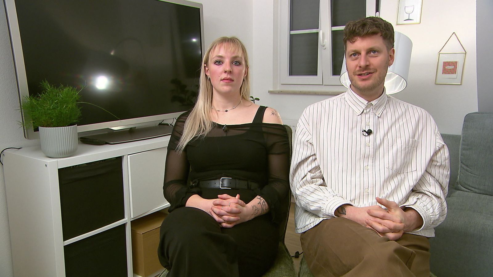 Franzi kann an der Vorspeise nichts aussetzen, Niclas findet den Rösti zu knusprig. (Bild: RTL)