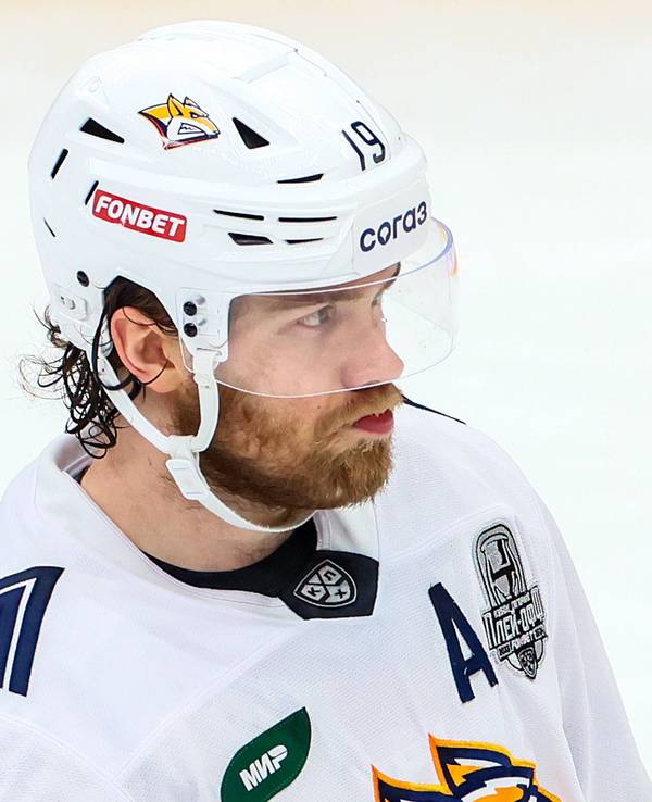 Robin Press ist in einem Playoff-Spiel gegen Spartak Moscow im Einsatz.