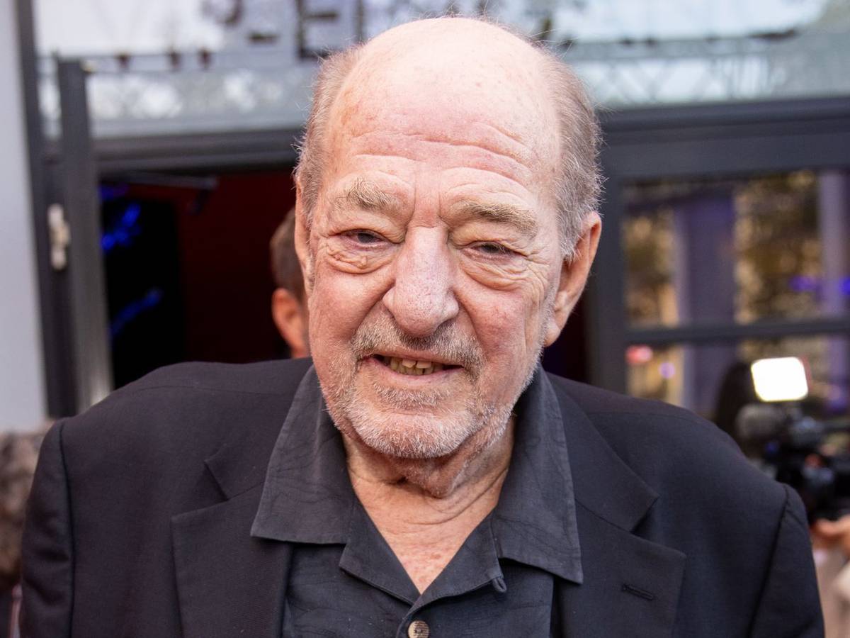 Ralph Siegel musste vor wenigen Tagen wegen einer Lungenentzündung in ein Krankenhaus eingeliefert werden, wo der Erfolgskomponist in ein künstlichen Koma versetzt wurde. Laut seiner Familie kann er wieder selbstständig atmen. (Bild: 2022 Getty Images/Joshua Sammer)