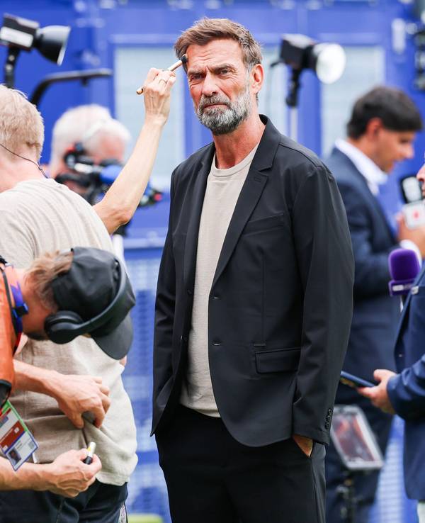 Jürgen Klopp bei der WM vor einem Einsatz als MagentaTV-Experte in der Maske.