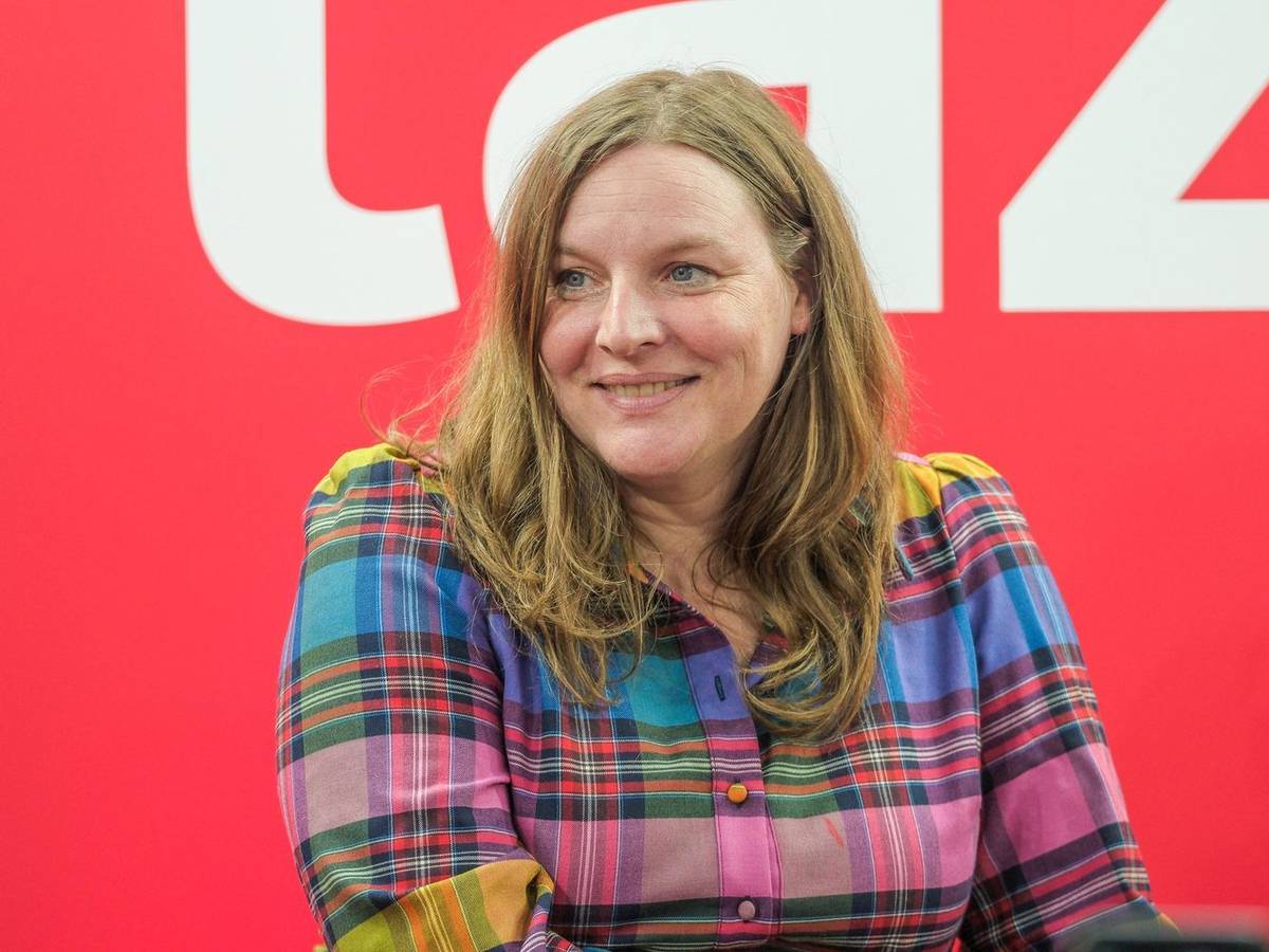 Wegen einer Stimmstörung kann Judith Holofernes - hier bei der Leipziger Buchmesse 2026 - nicht mehr als Sängerin arbeiten. (Bild: IMAGO / Christian Grube)