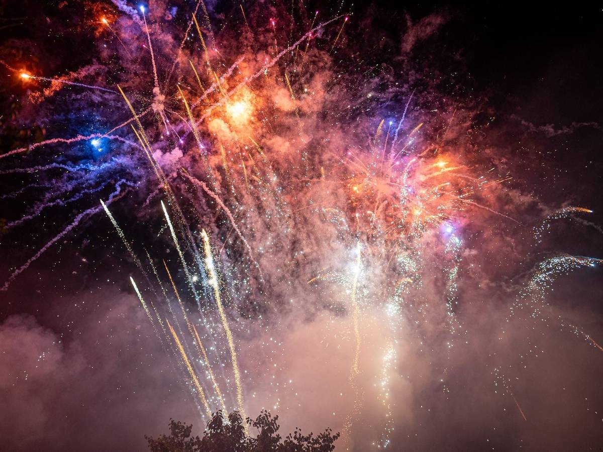 Feuerwerk am Himmel bei „Lichter für Niehl“.